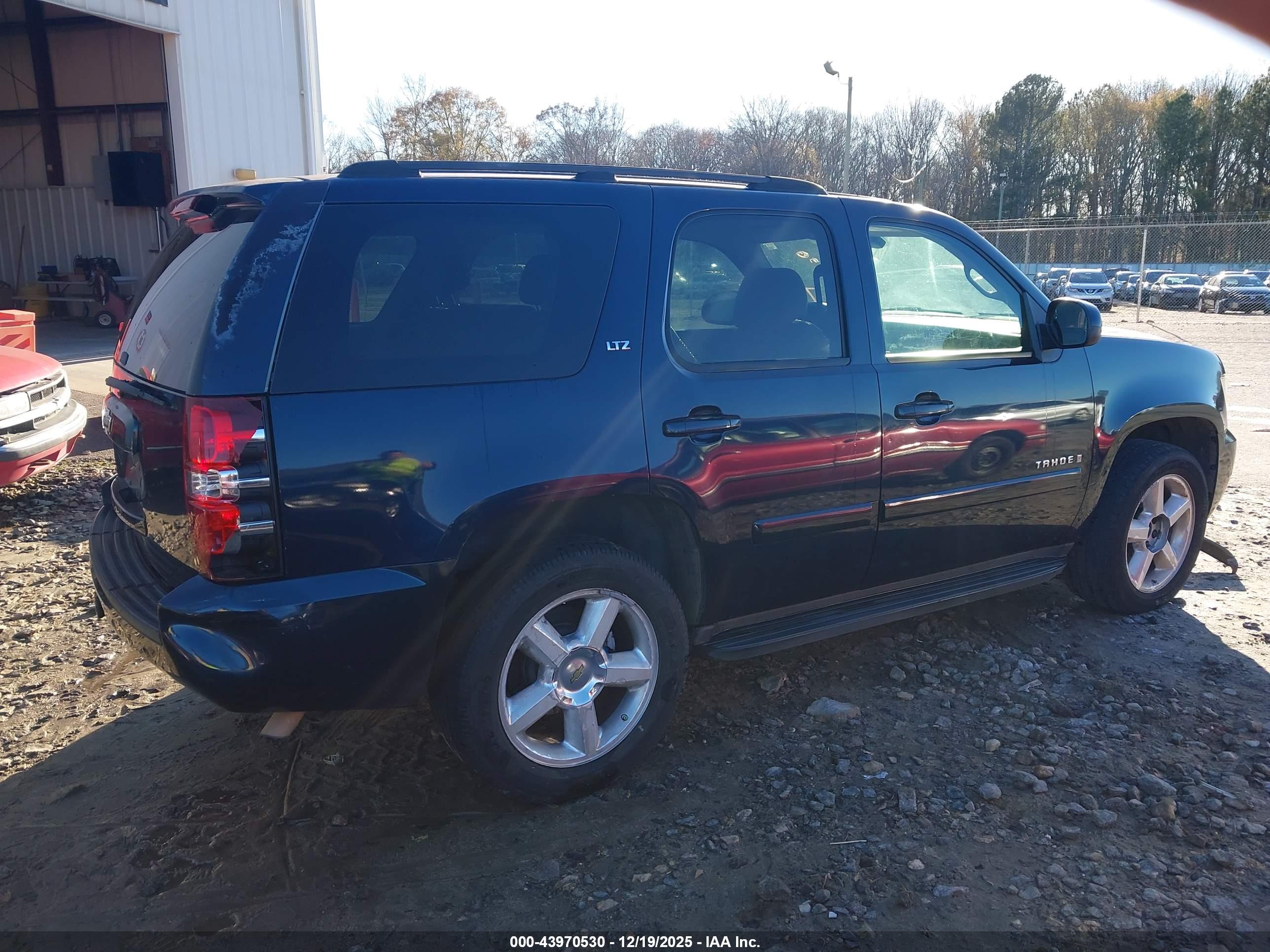 CHEVROLET TAHOE image 4