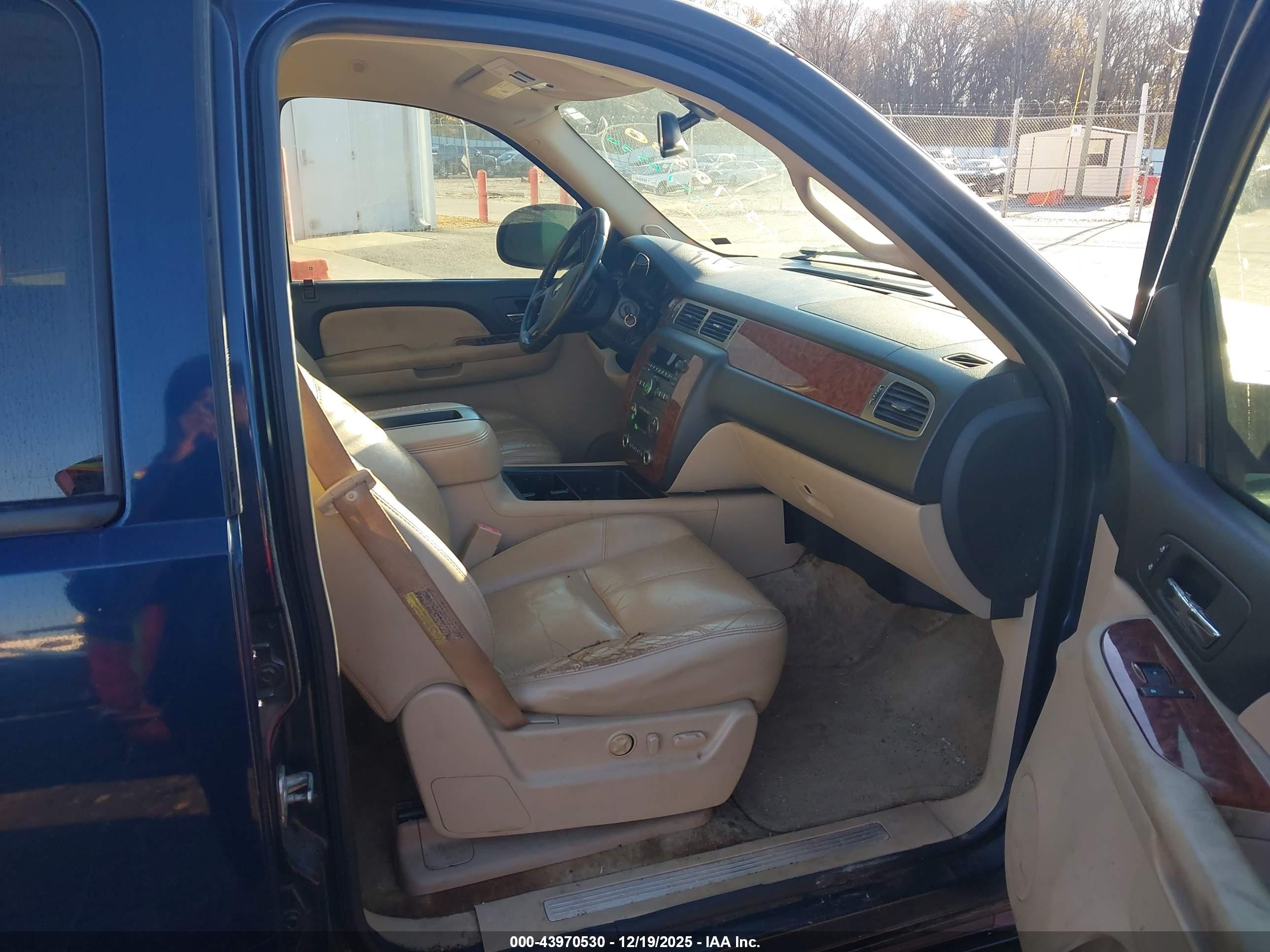 CHEVROLET TAHOE image 5