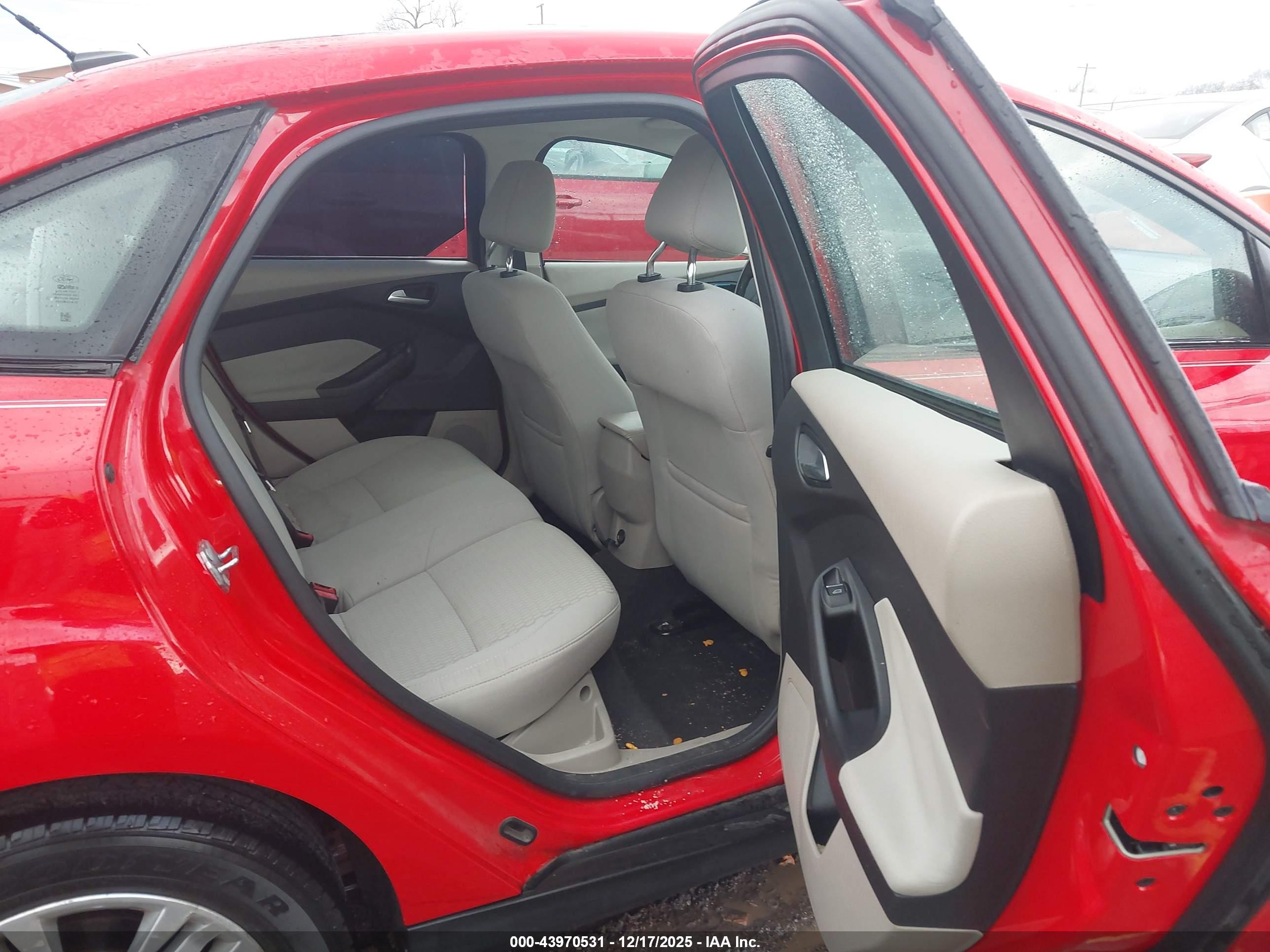 FORD FOCUS image 8