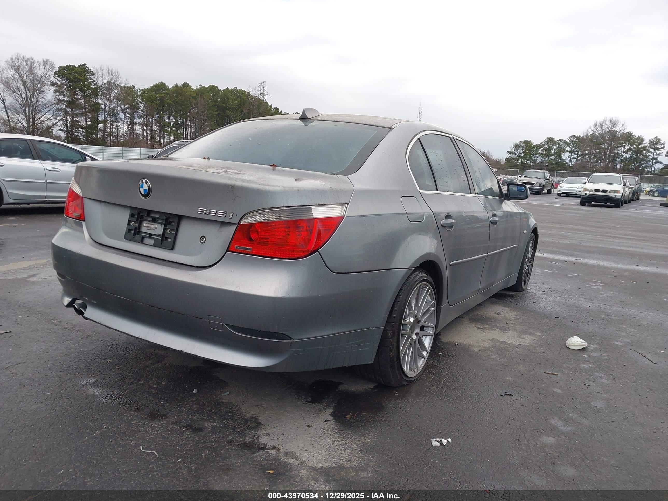 BMW 525I image 4