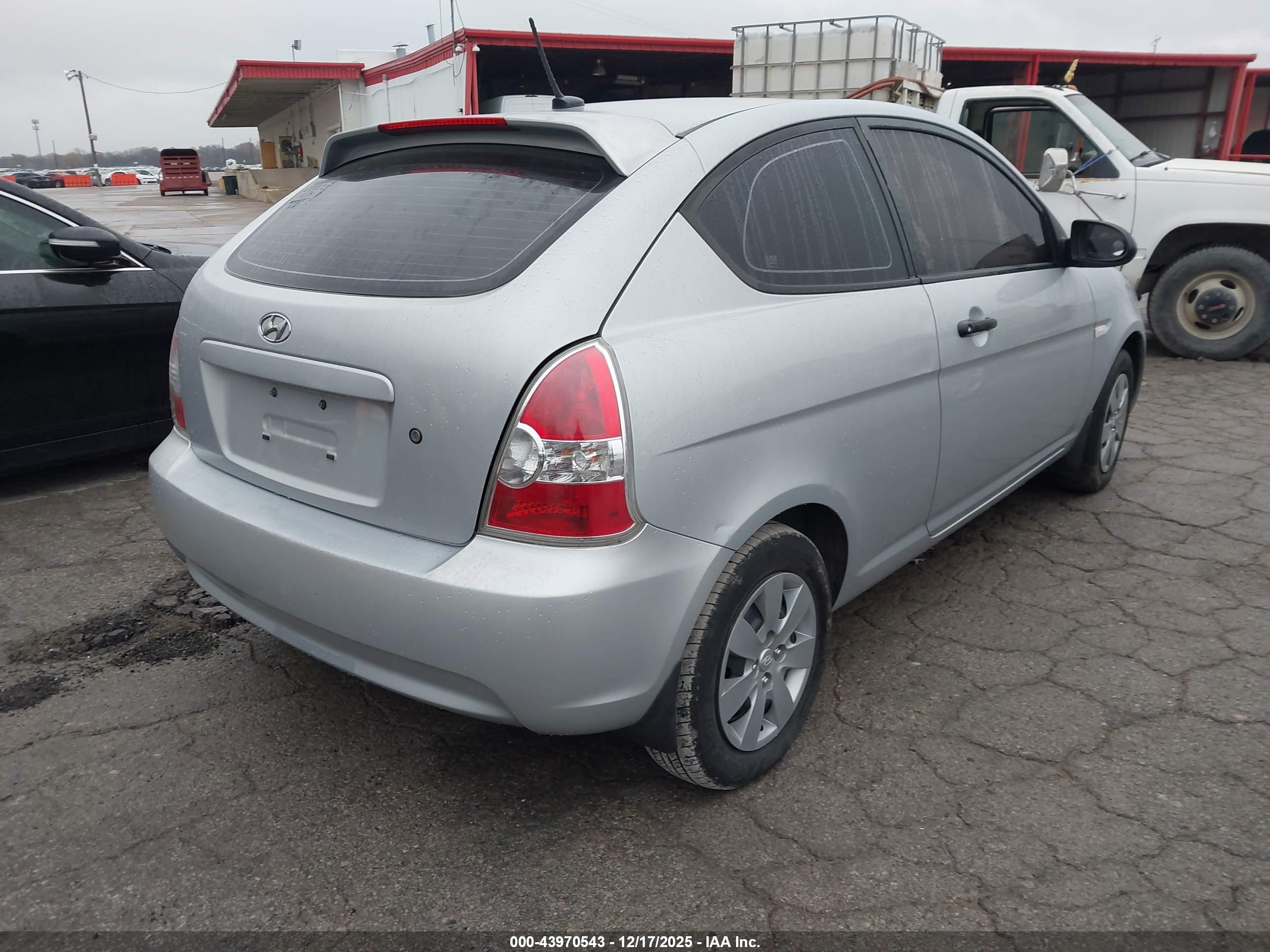 HYUNDAI ACCENT image 4