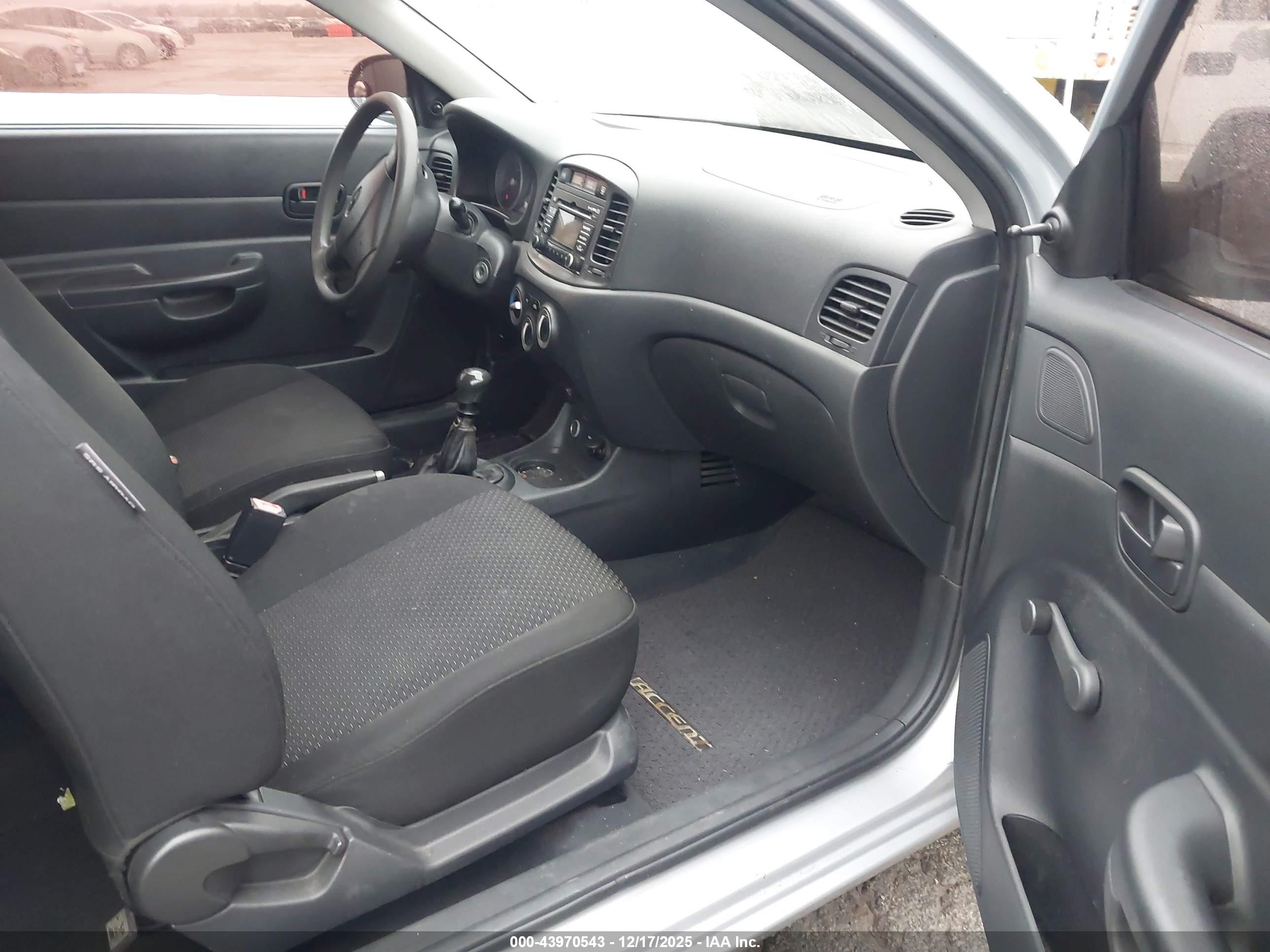HYUNDAI ACCENT image 5
