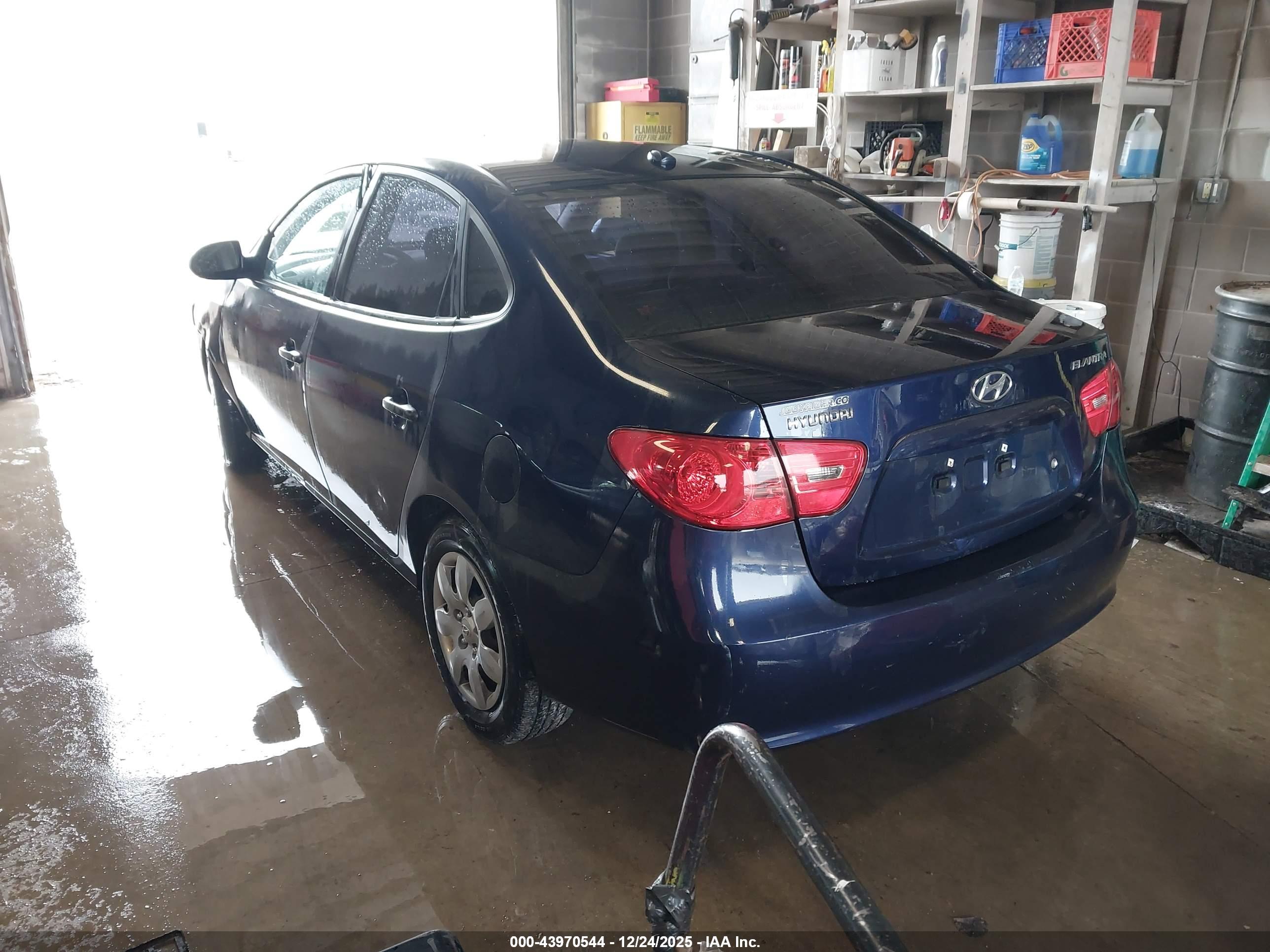 HYUNDAI ELANTRA image 3