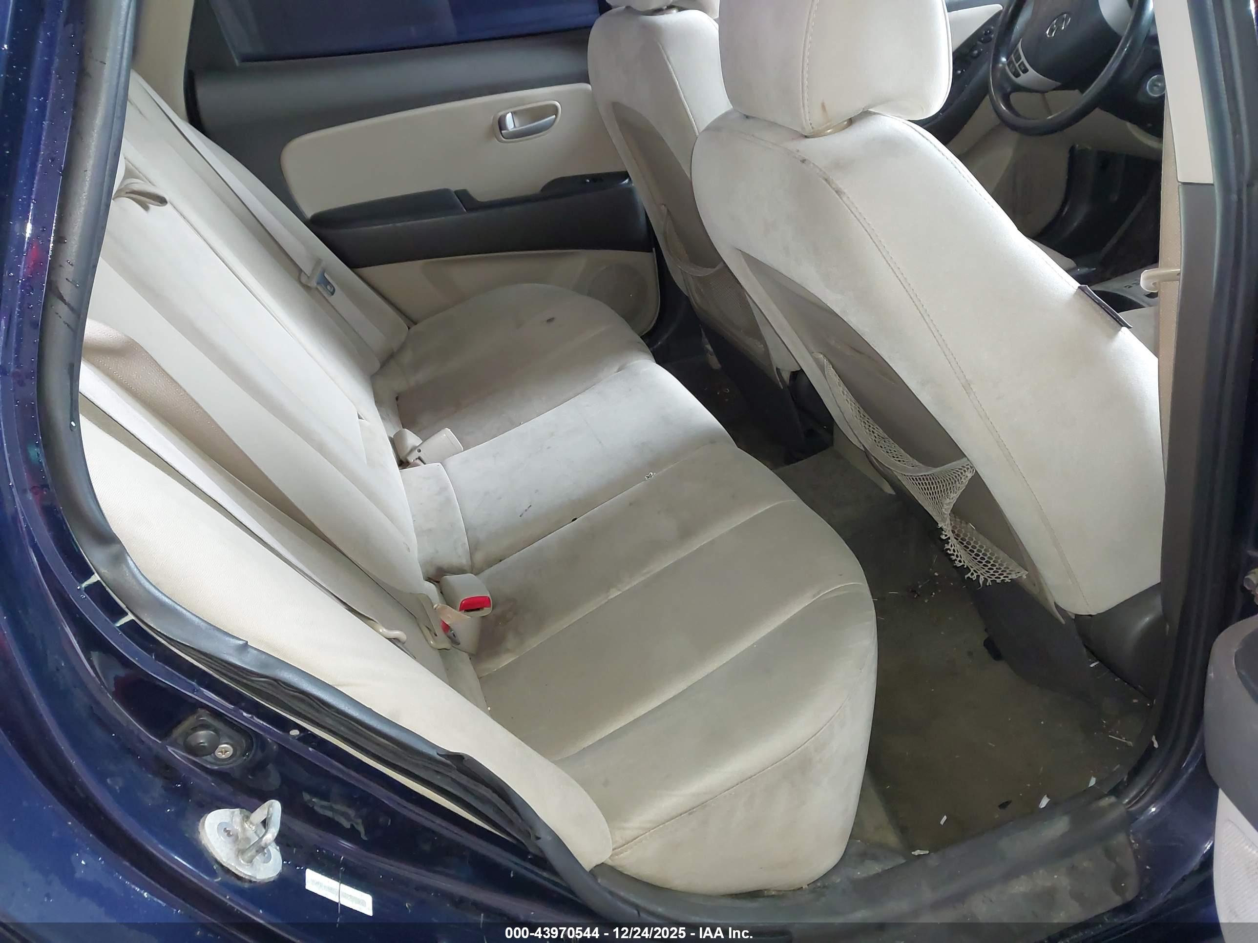 HYUNDAI ELANTRA image 8