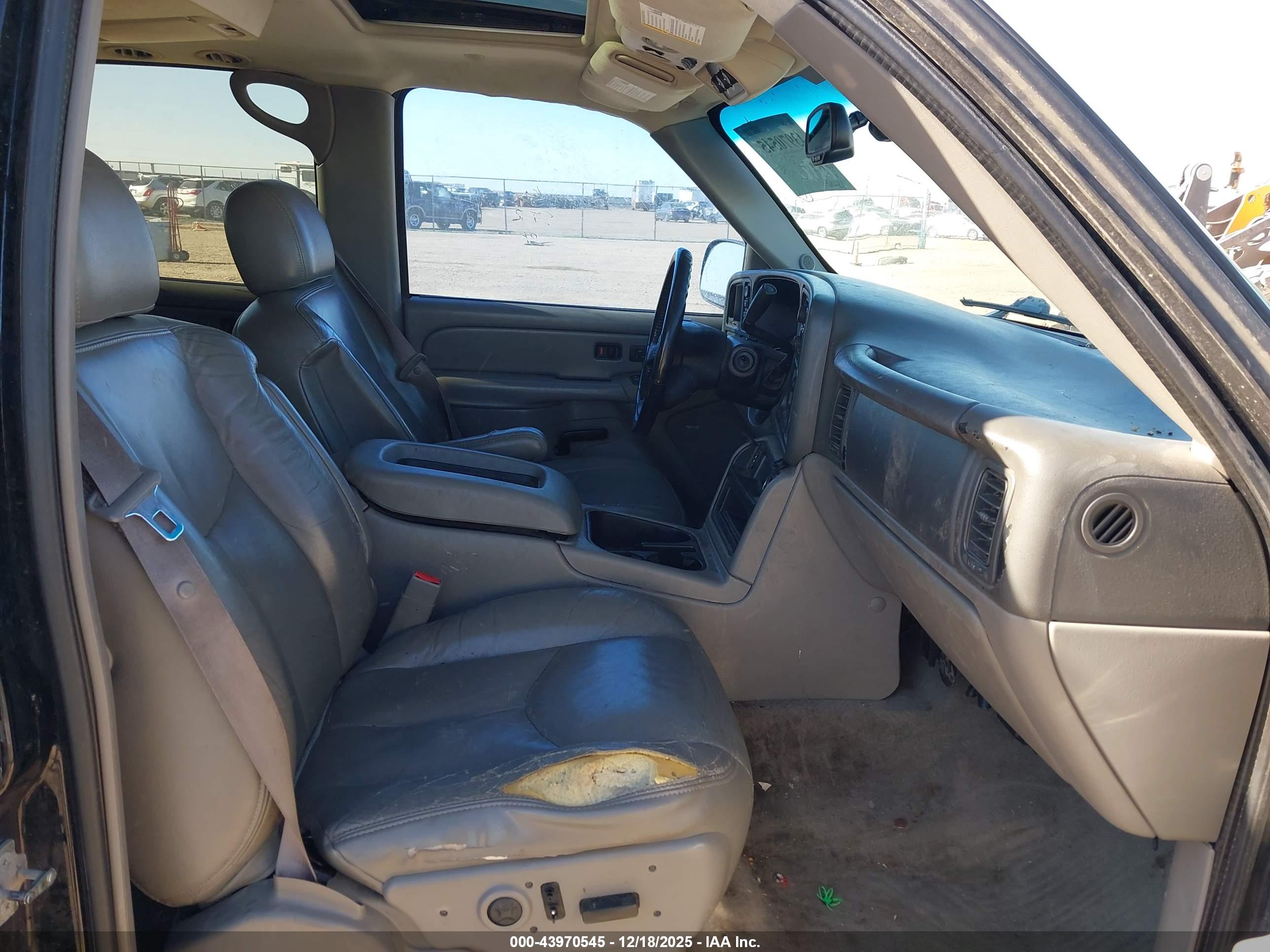 CHEVROLET TAHOE image 5