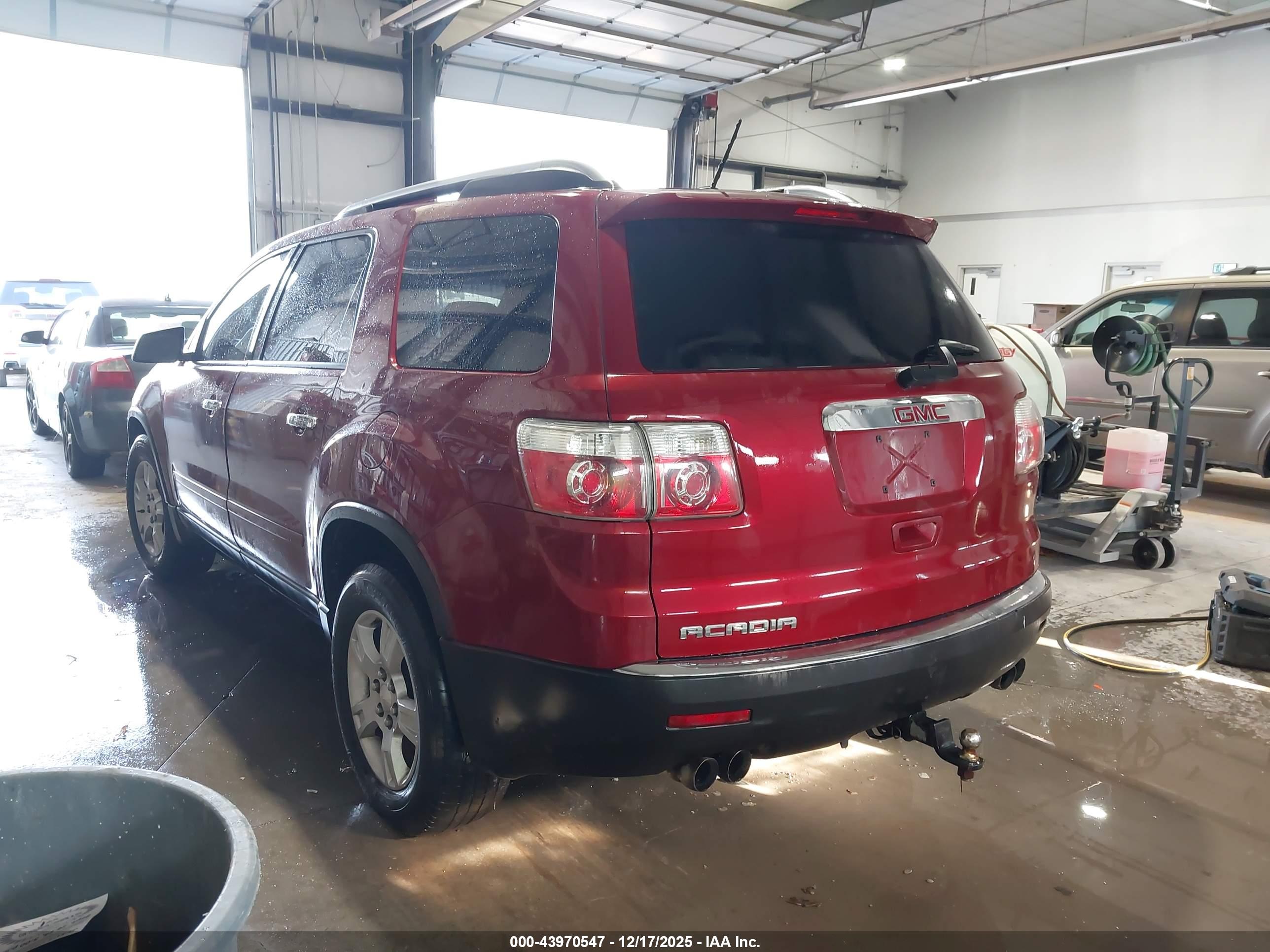 GMC ACADIA image 3