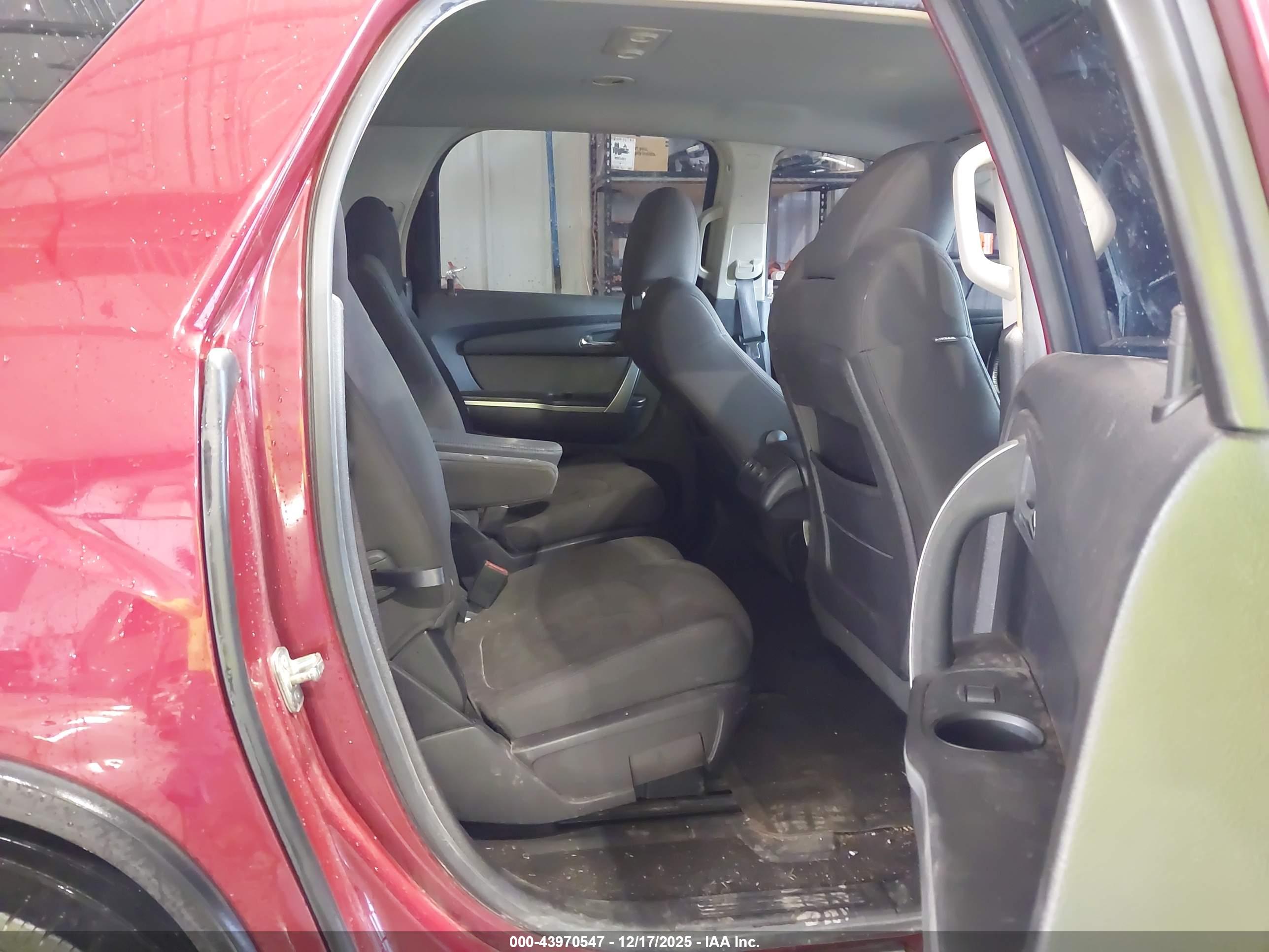 GMC ACADIA image 8