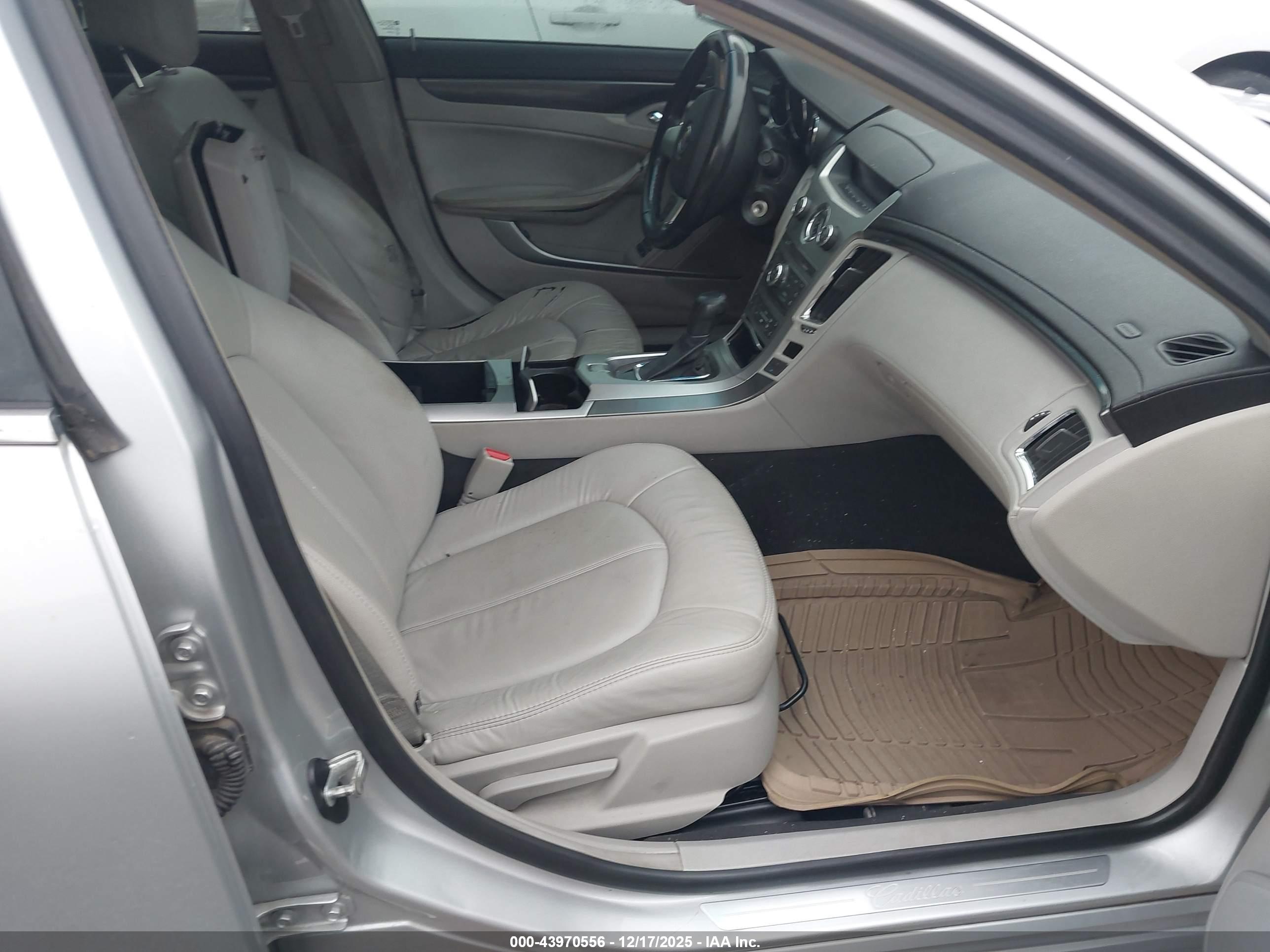 CADILLAC CTS image 5