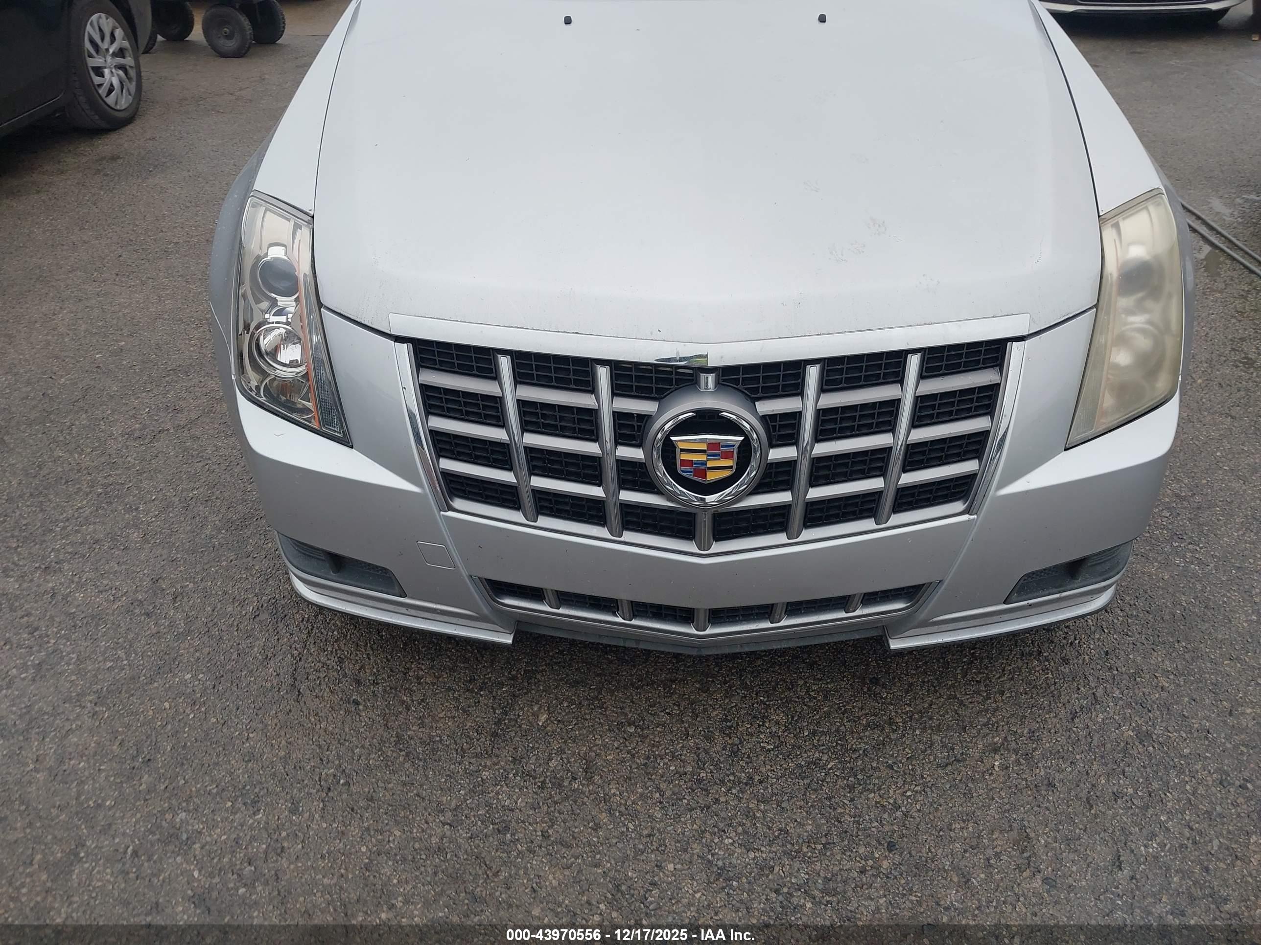 CADILLAC CTS image 6