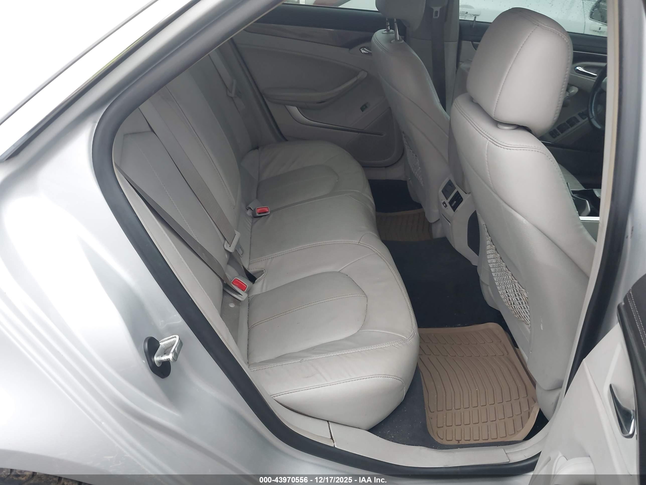 CADILLAC CTS image 8