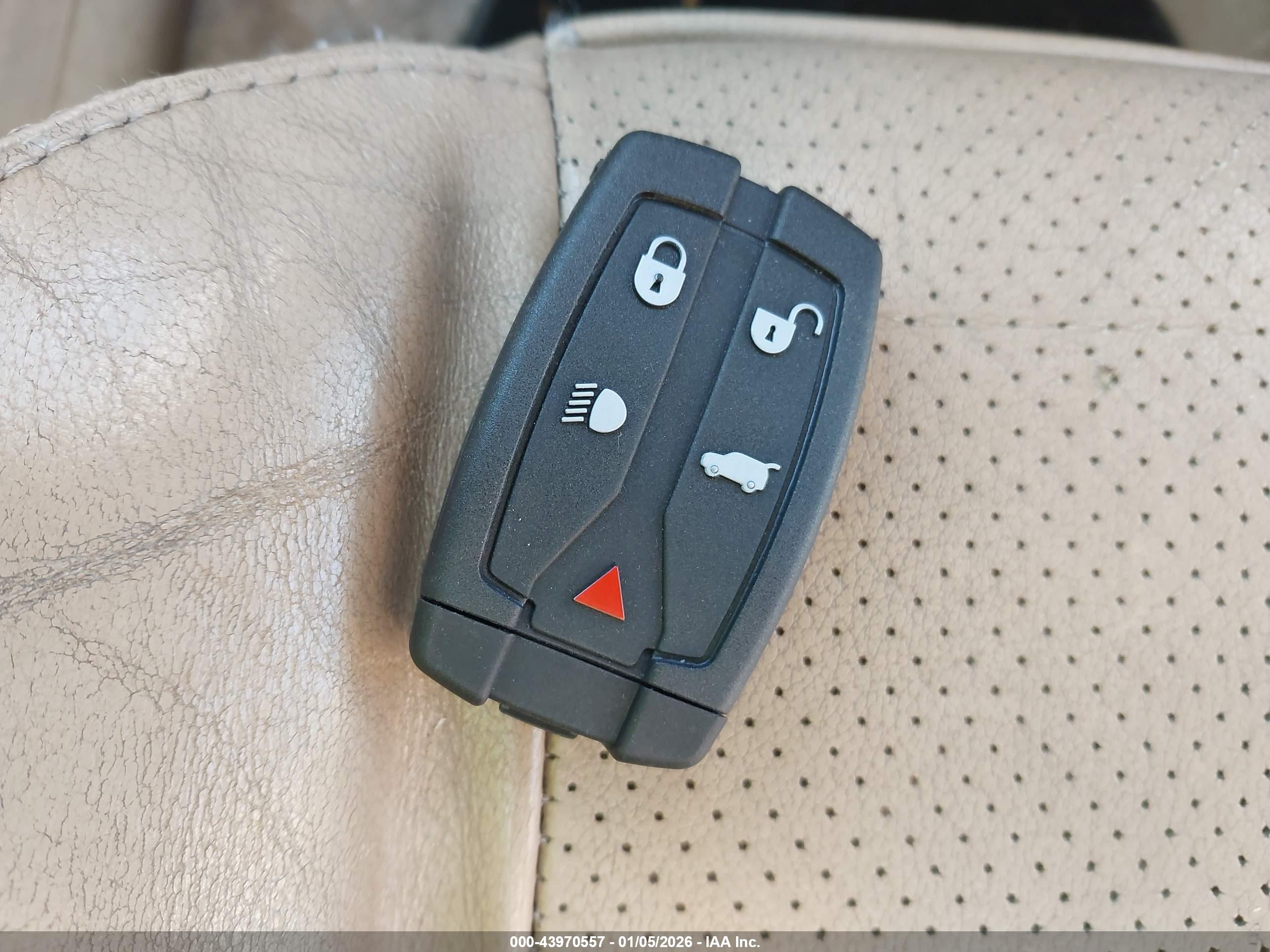 LAND ROVER image 11