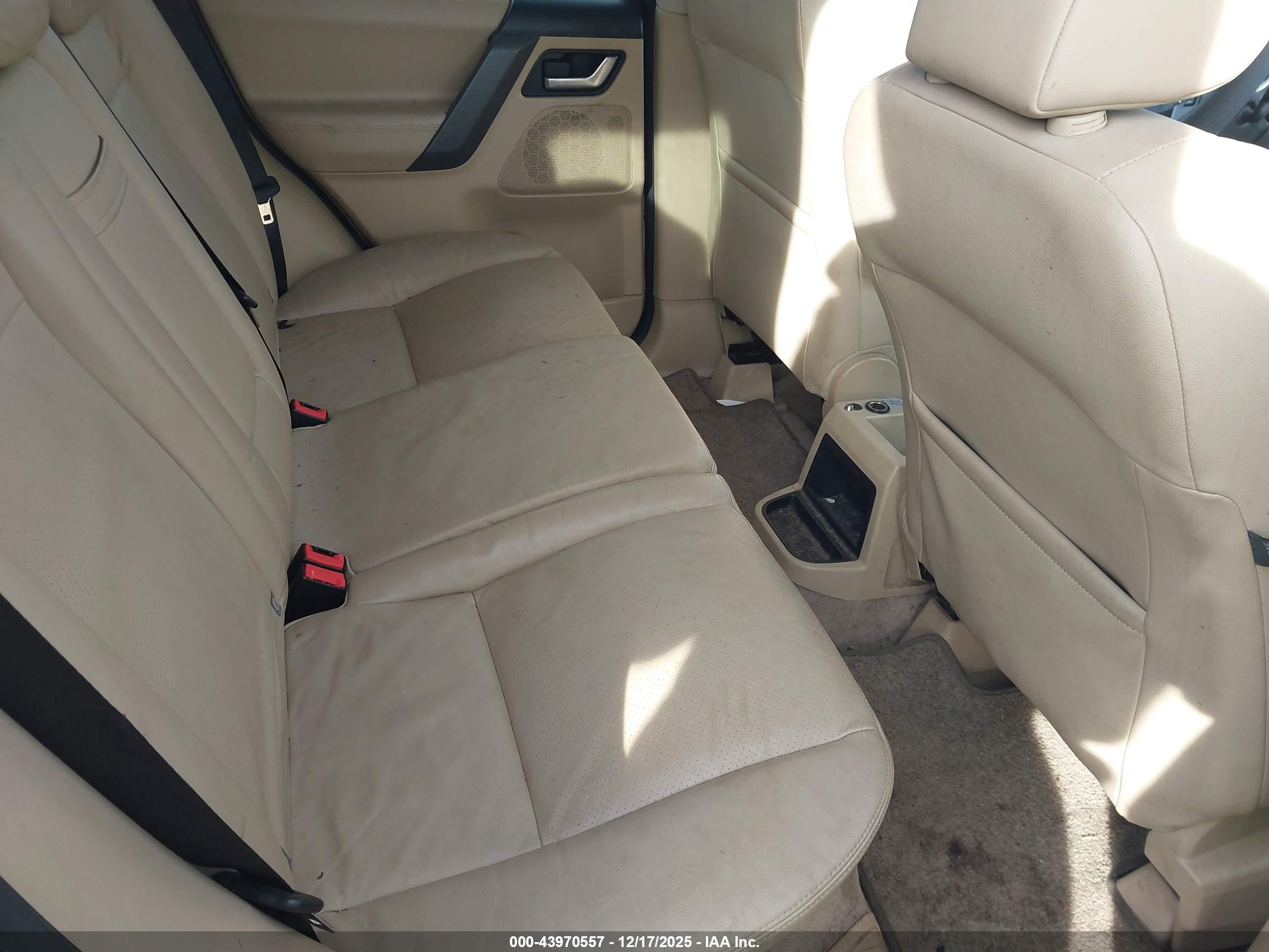 LAND ROVER image 8