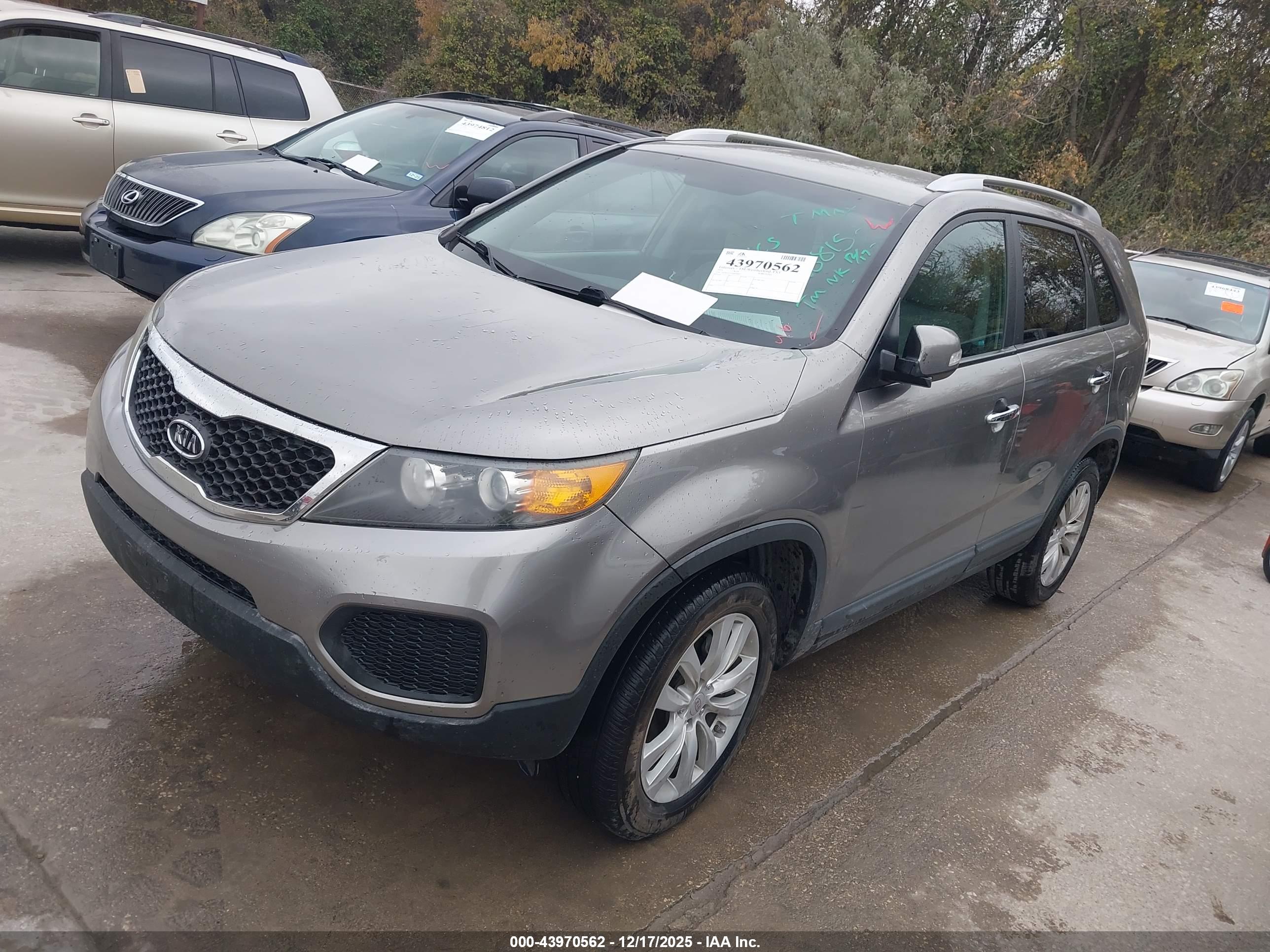KIA SORENTO image 2