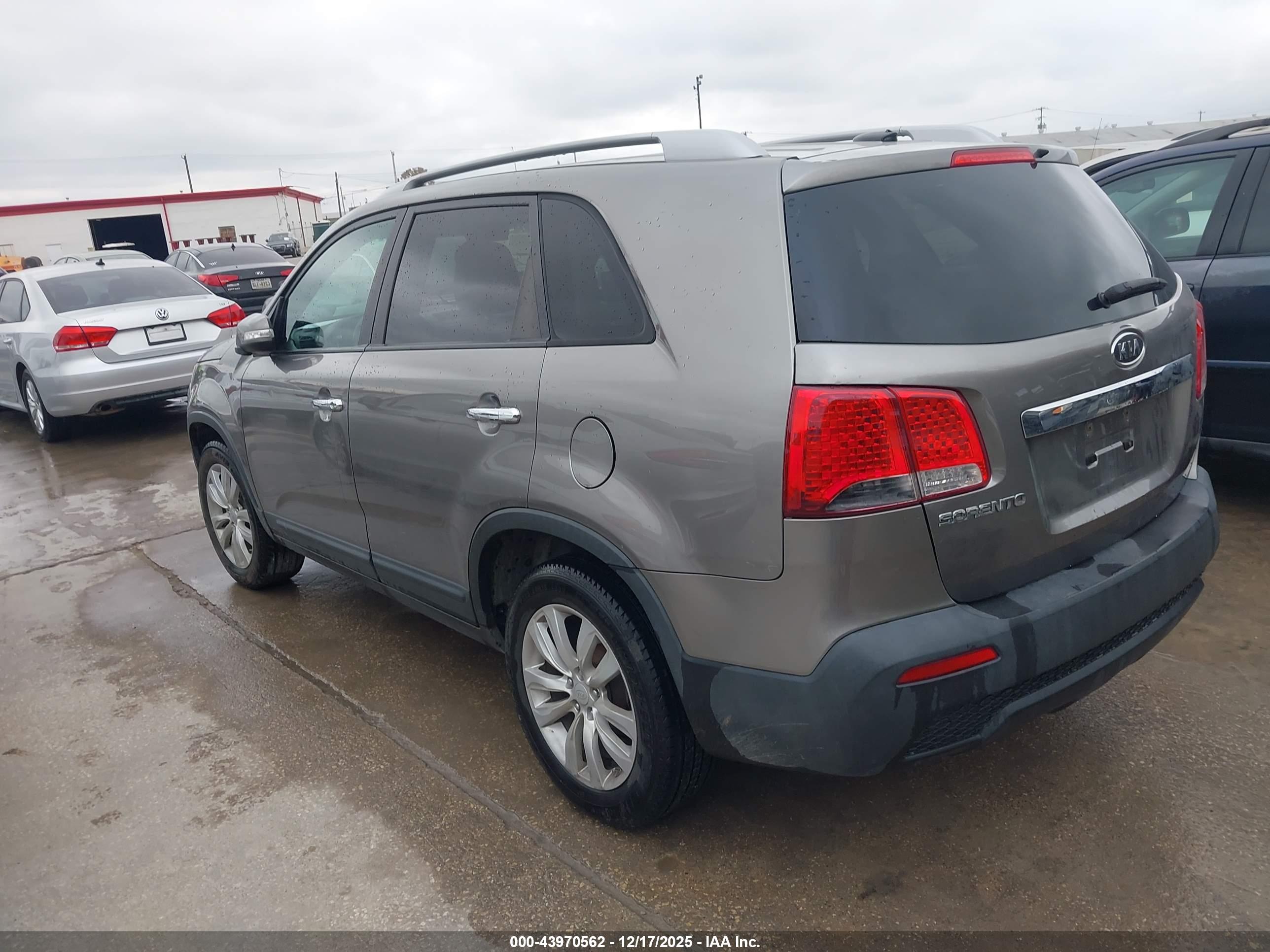 KIA SORENTO image 3