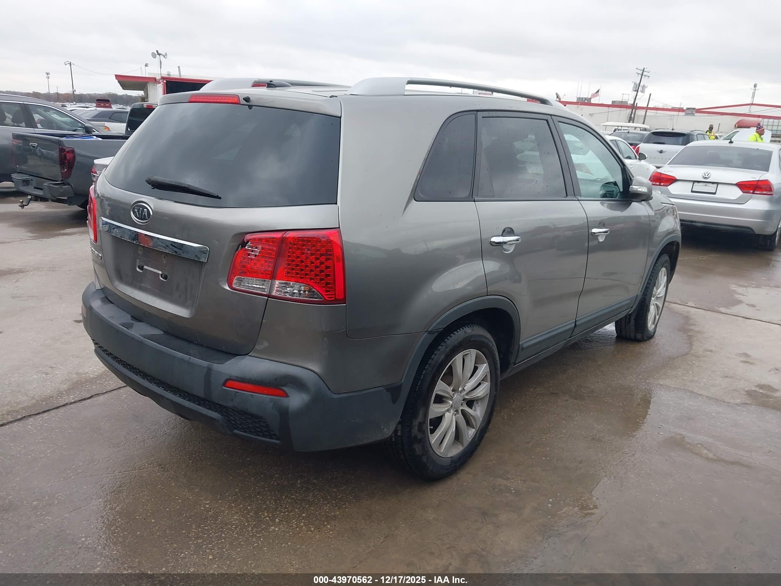 KIA SORENTO image 4