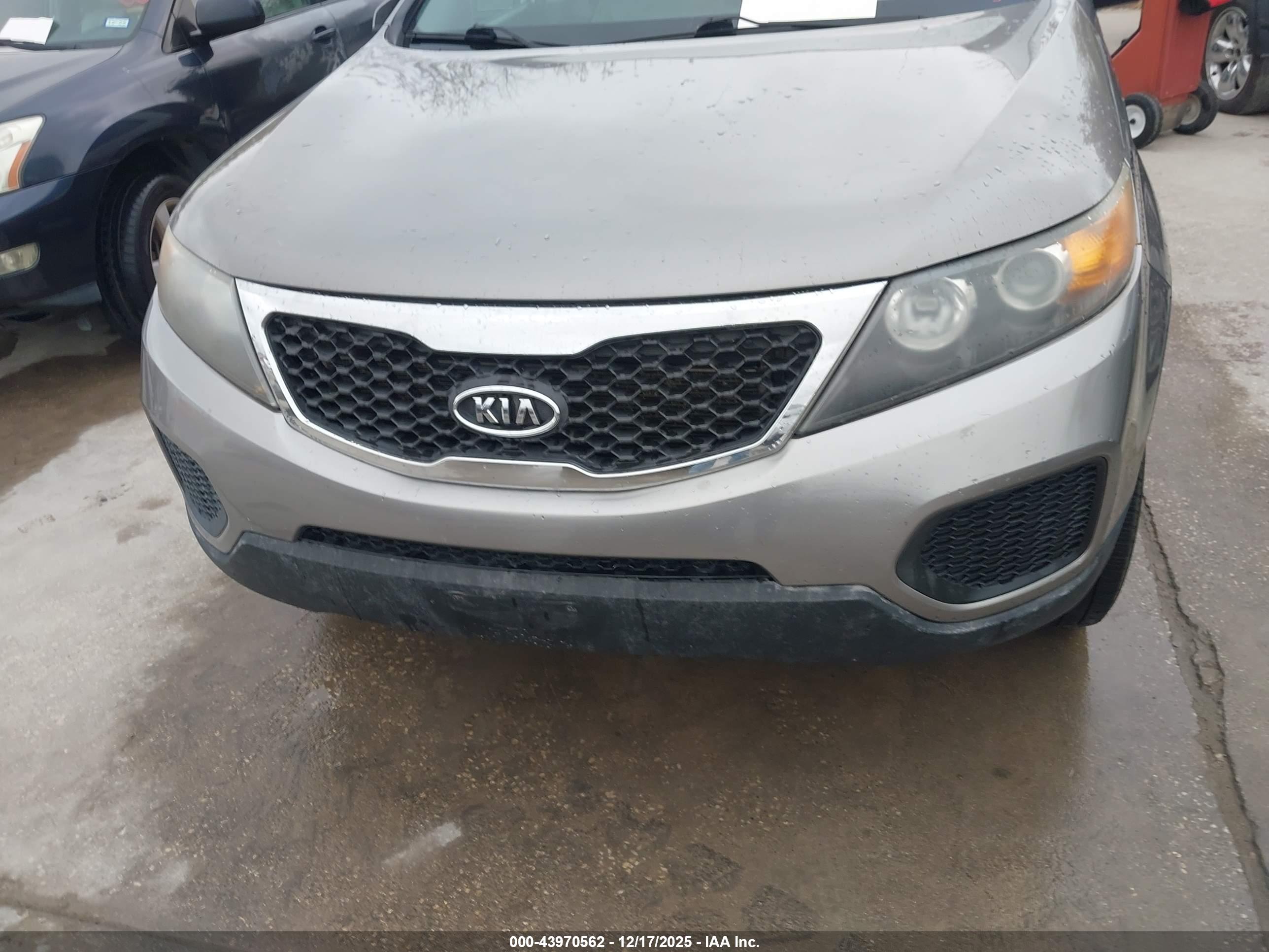 KIA SORENTO image 6