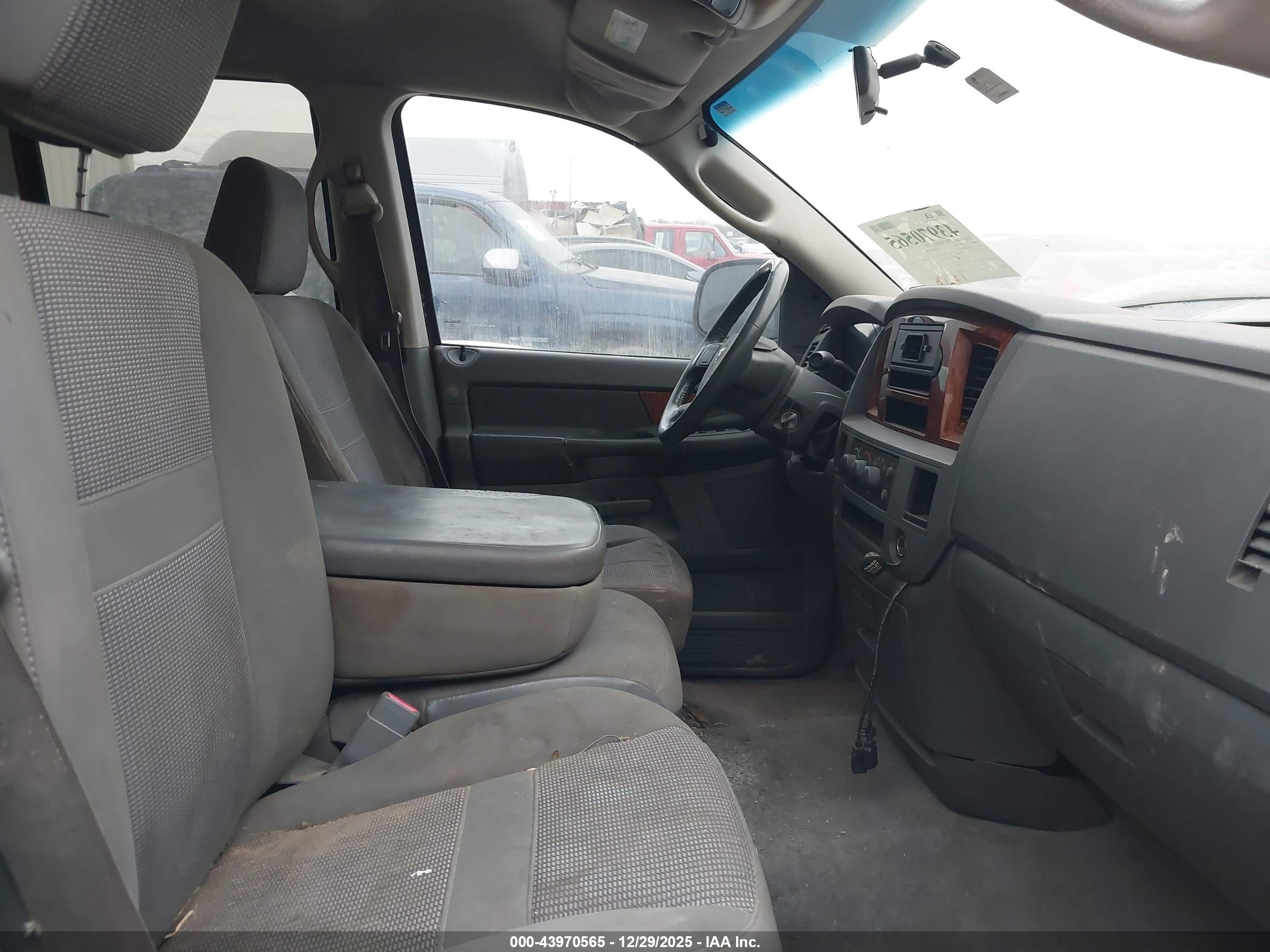DODGE RAM image 5