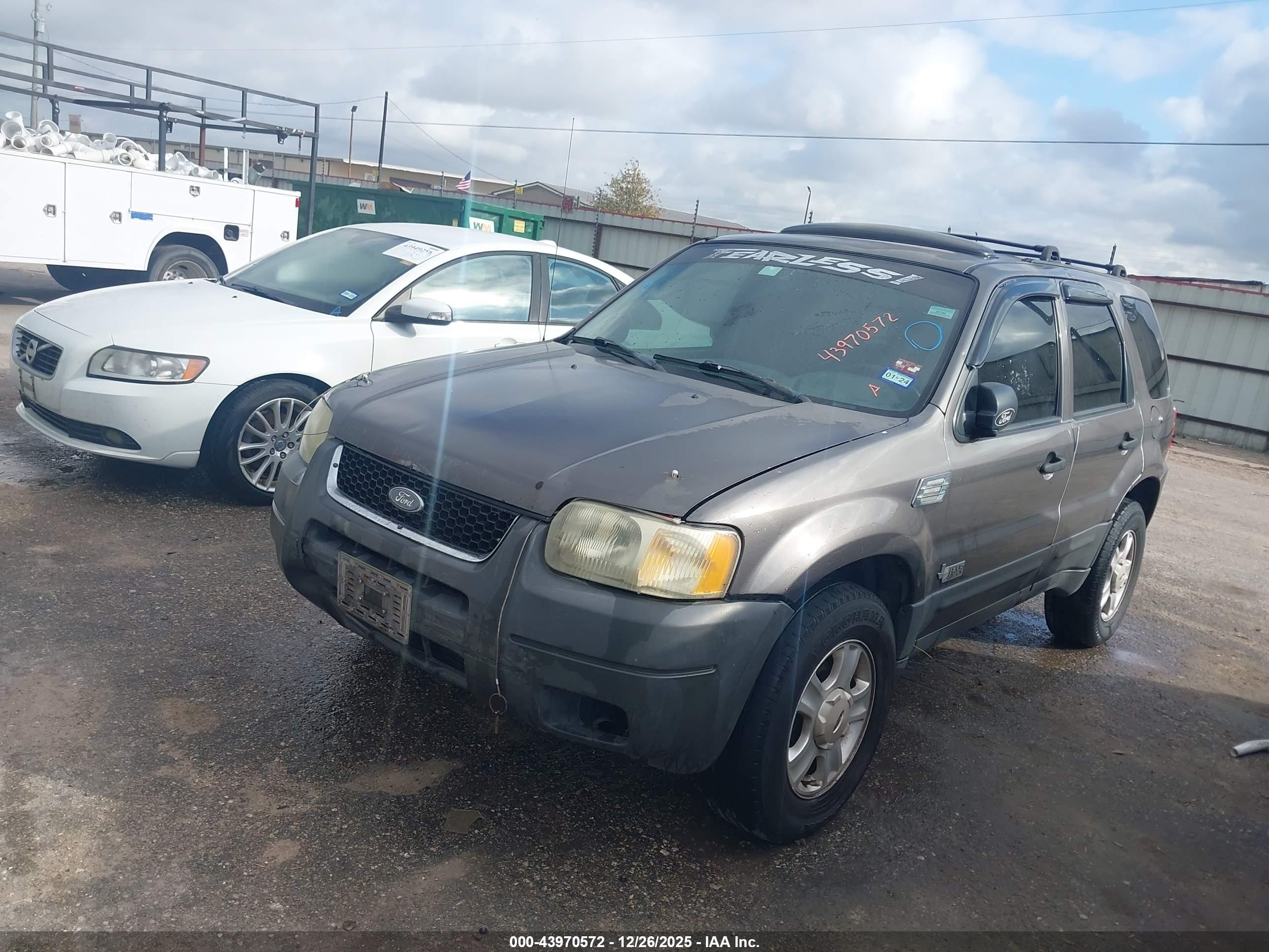 FORD ESCAPE image 2