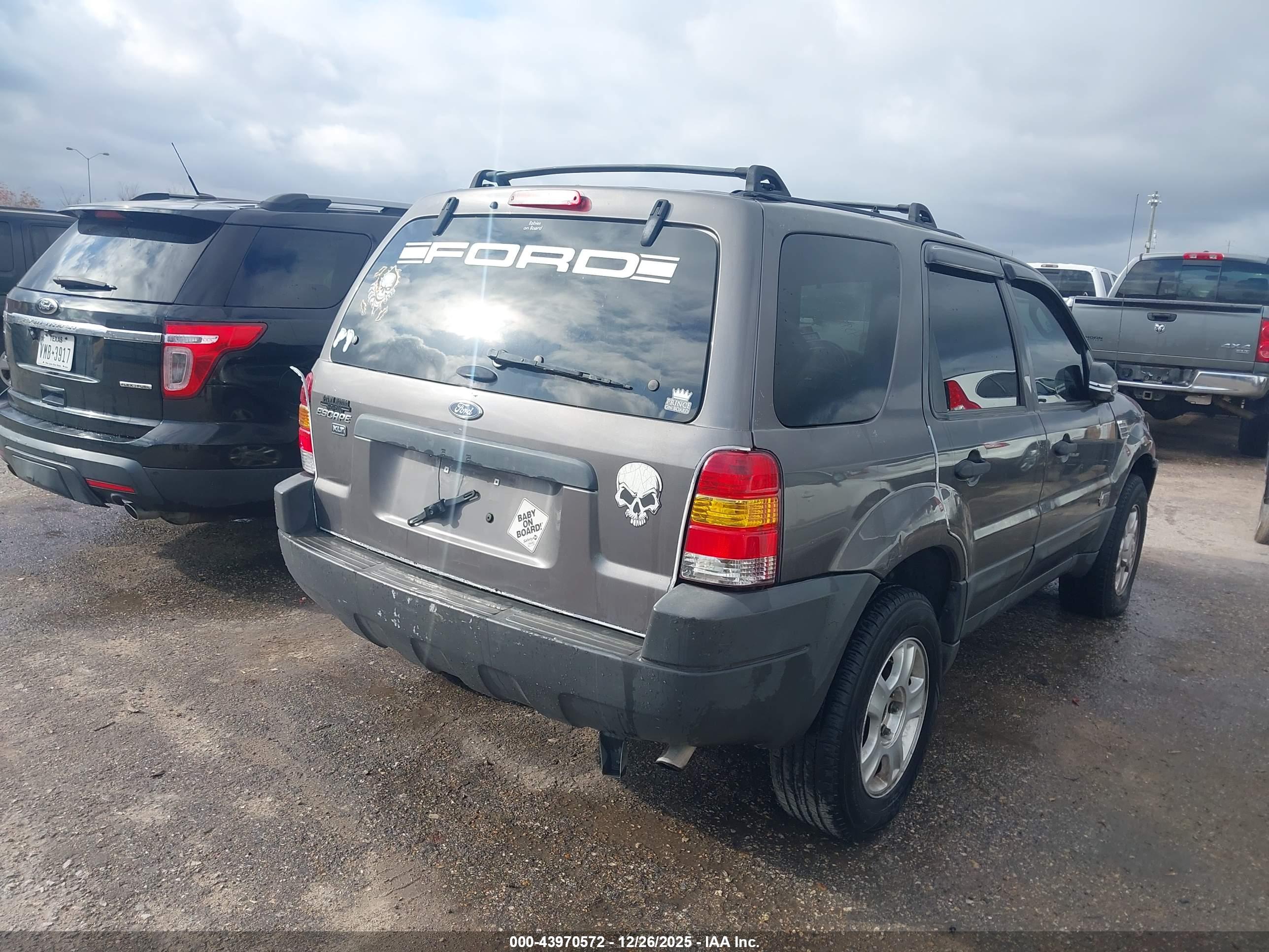 FORD ESCAPE image 4
