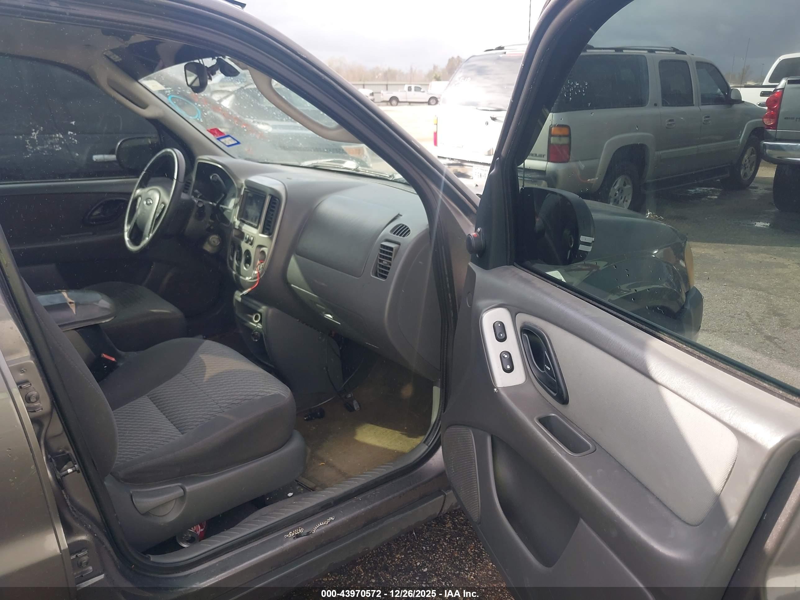 FORD ESCAPE image 5