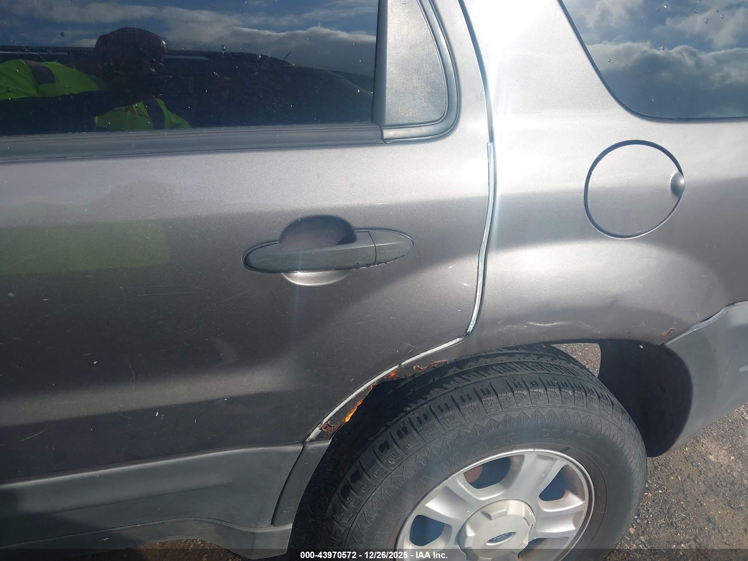 FORD ESCAPE image 6