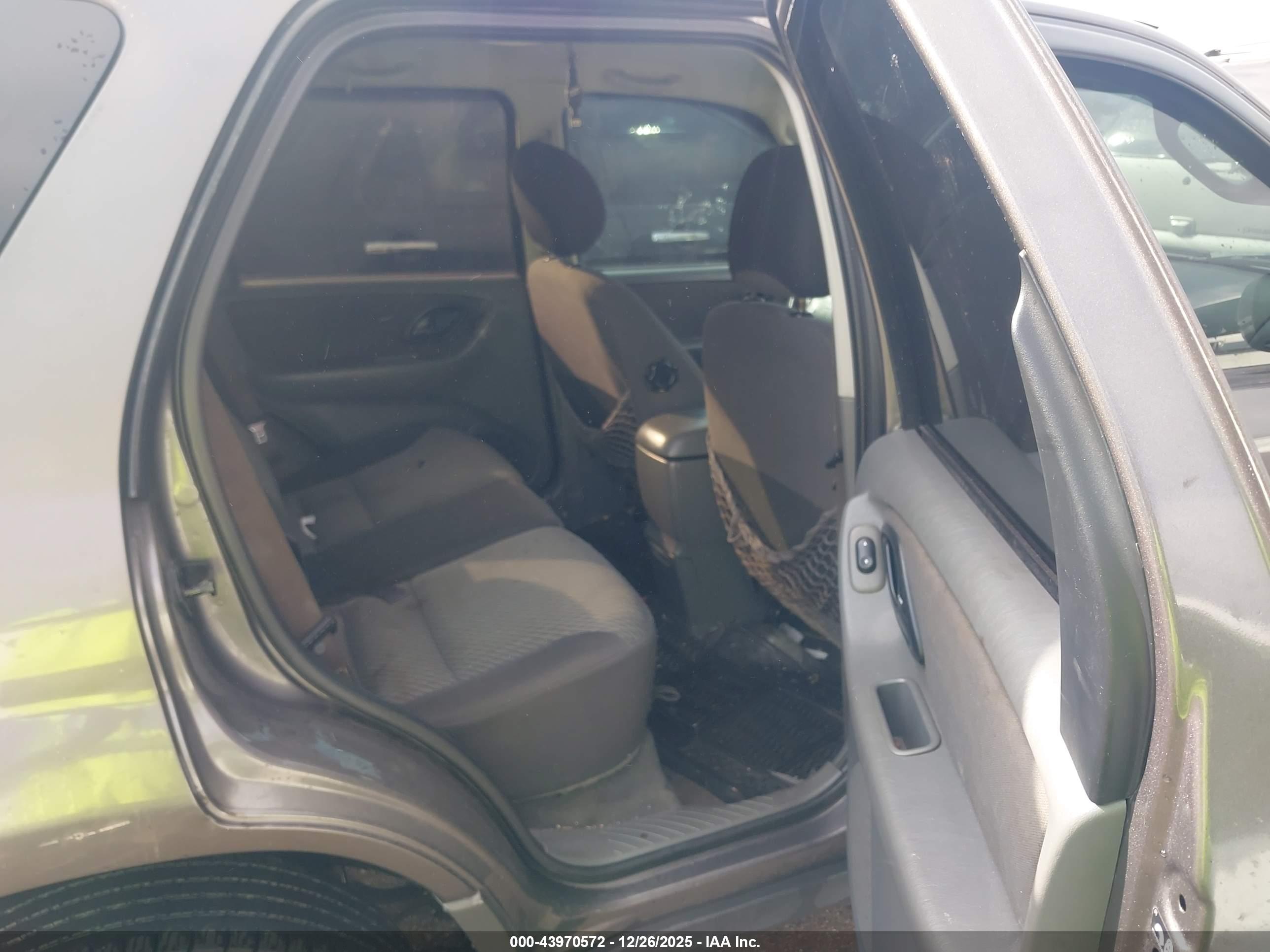 FORD ESCAPE image 8