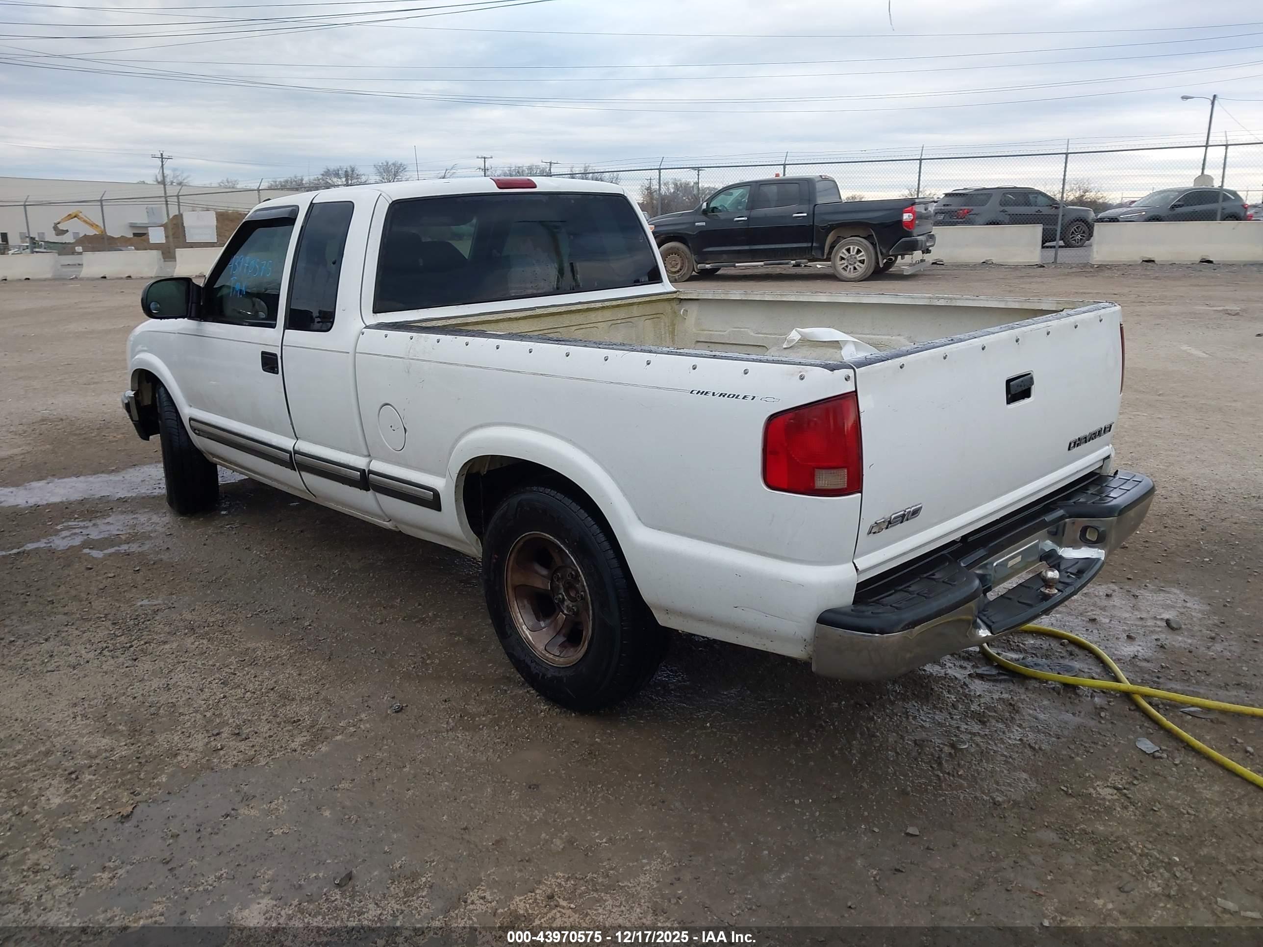 CHEVROLET S-10 image 3