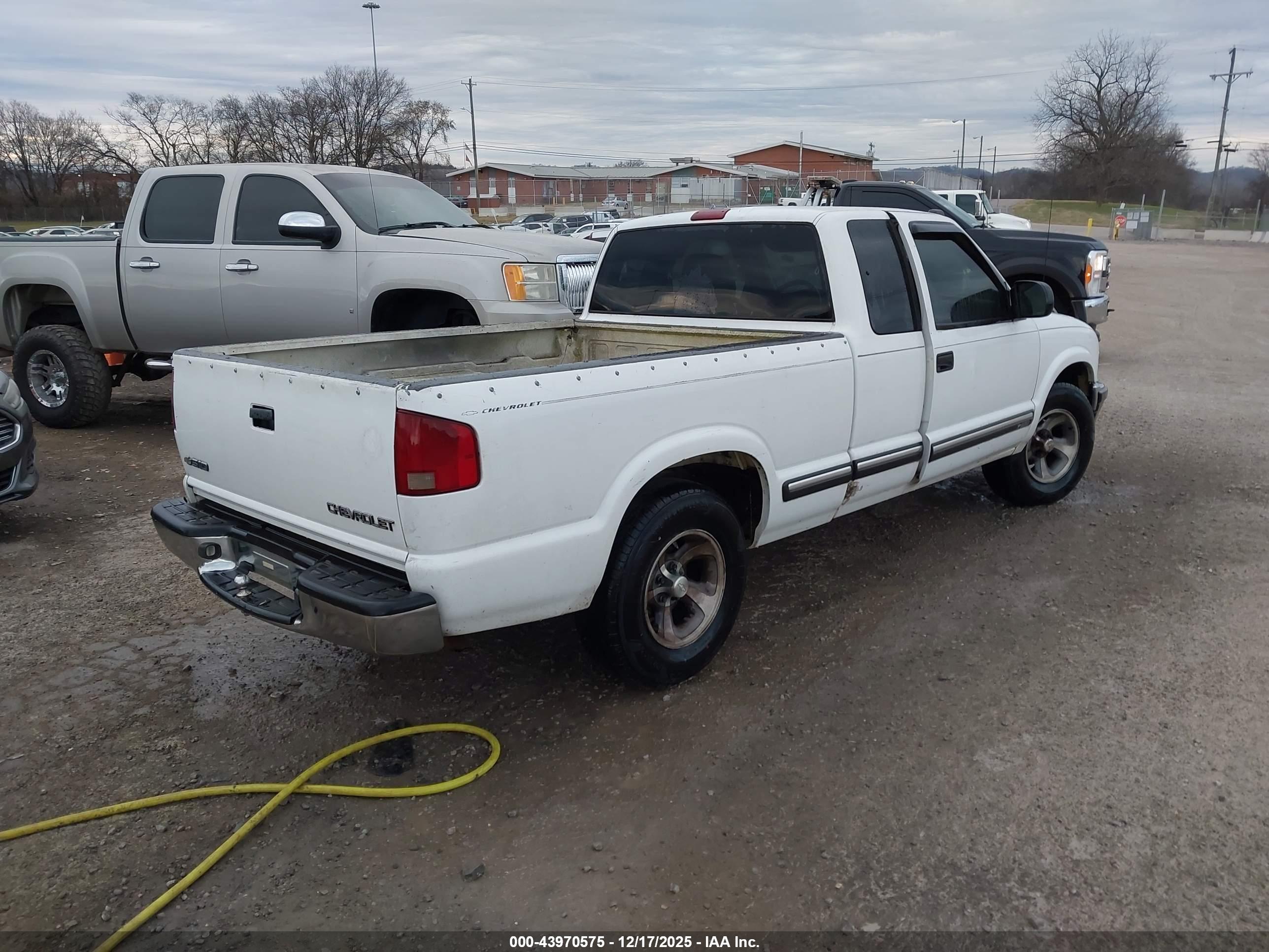 CHEVROLET S-10 image 4