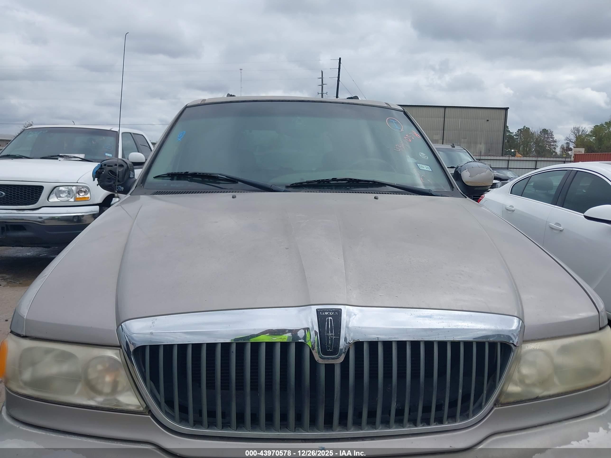 LINCOLN NAVIGATOR image 10