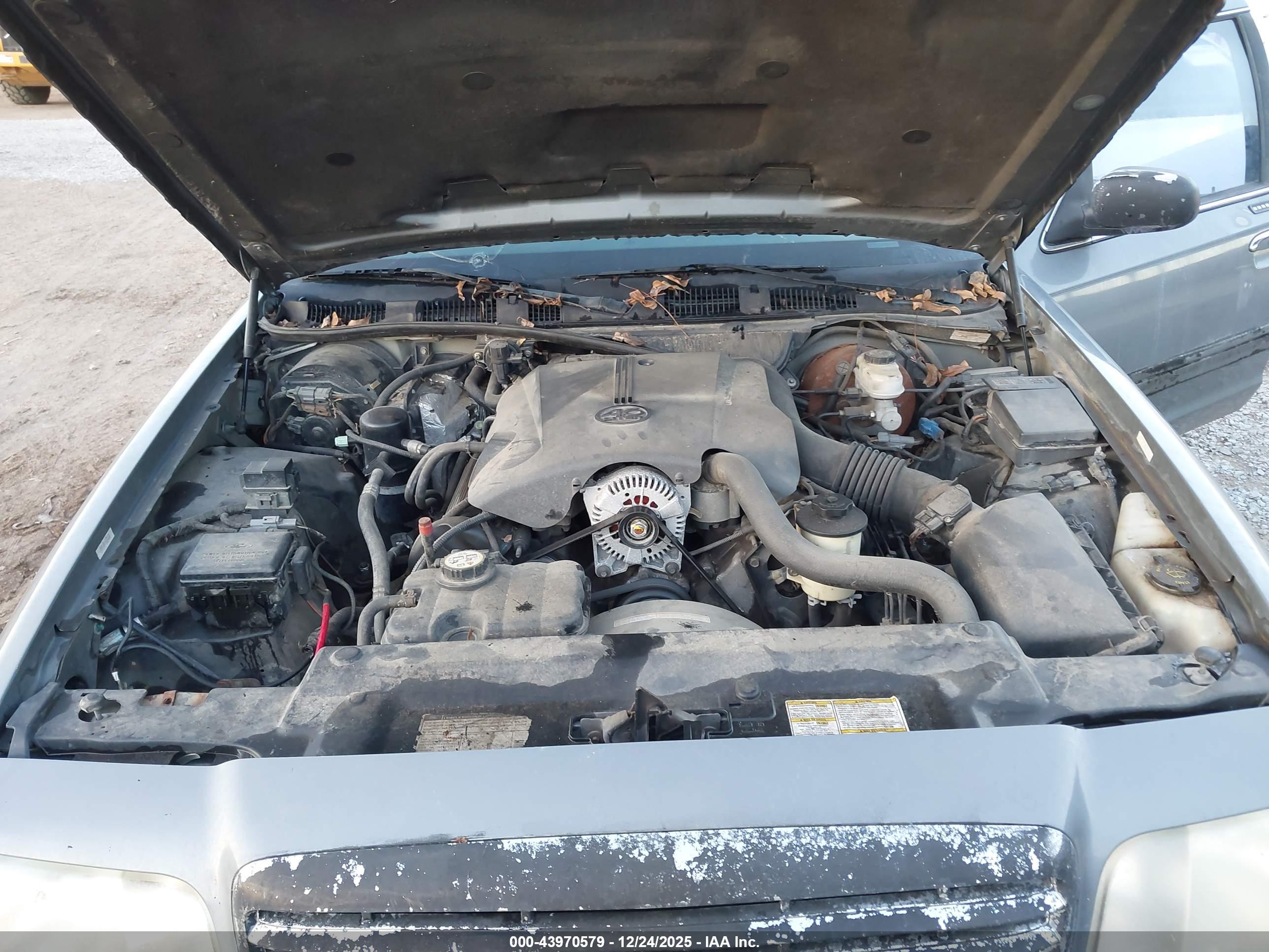 FORD CROWN image 10