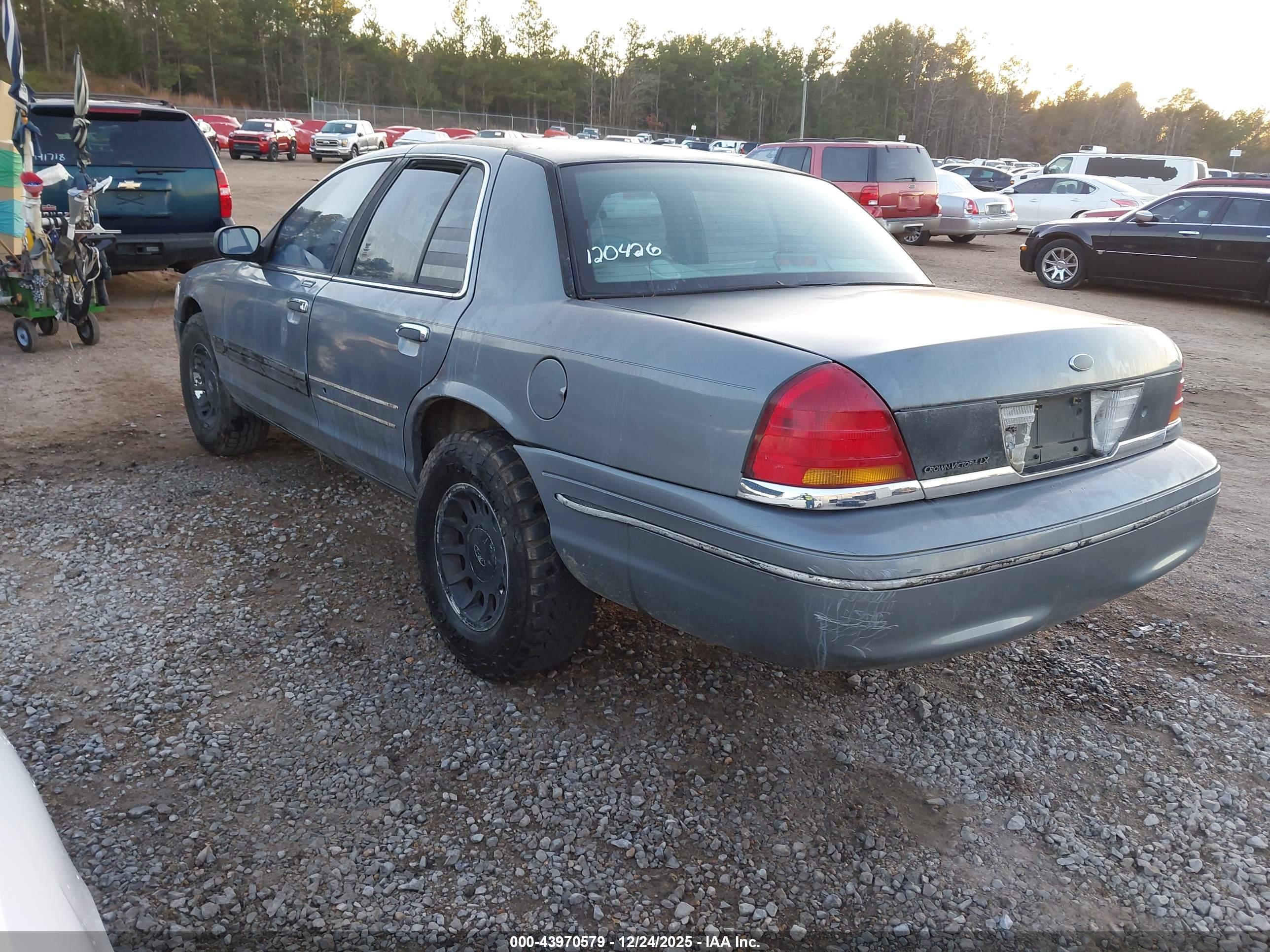 FORD CROWN image 3