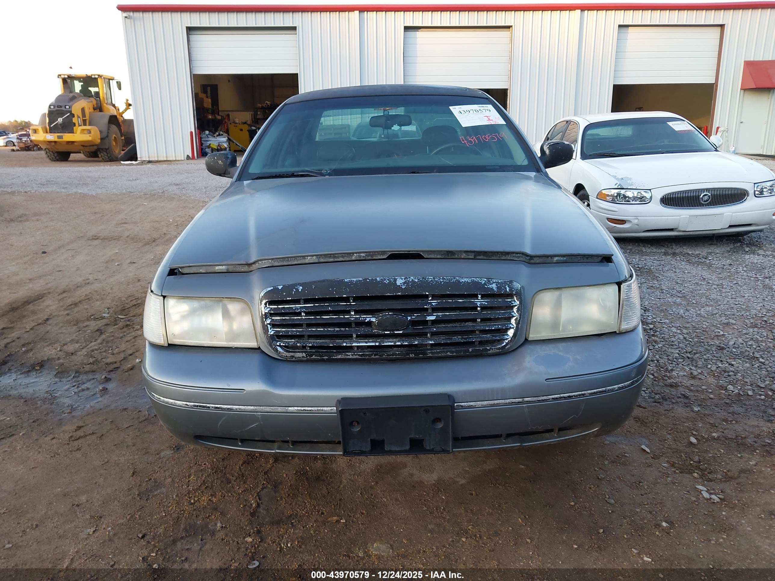 FORD CROWN image 6