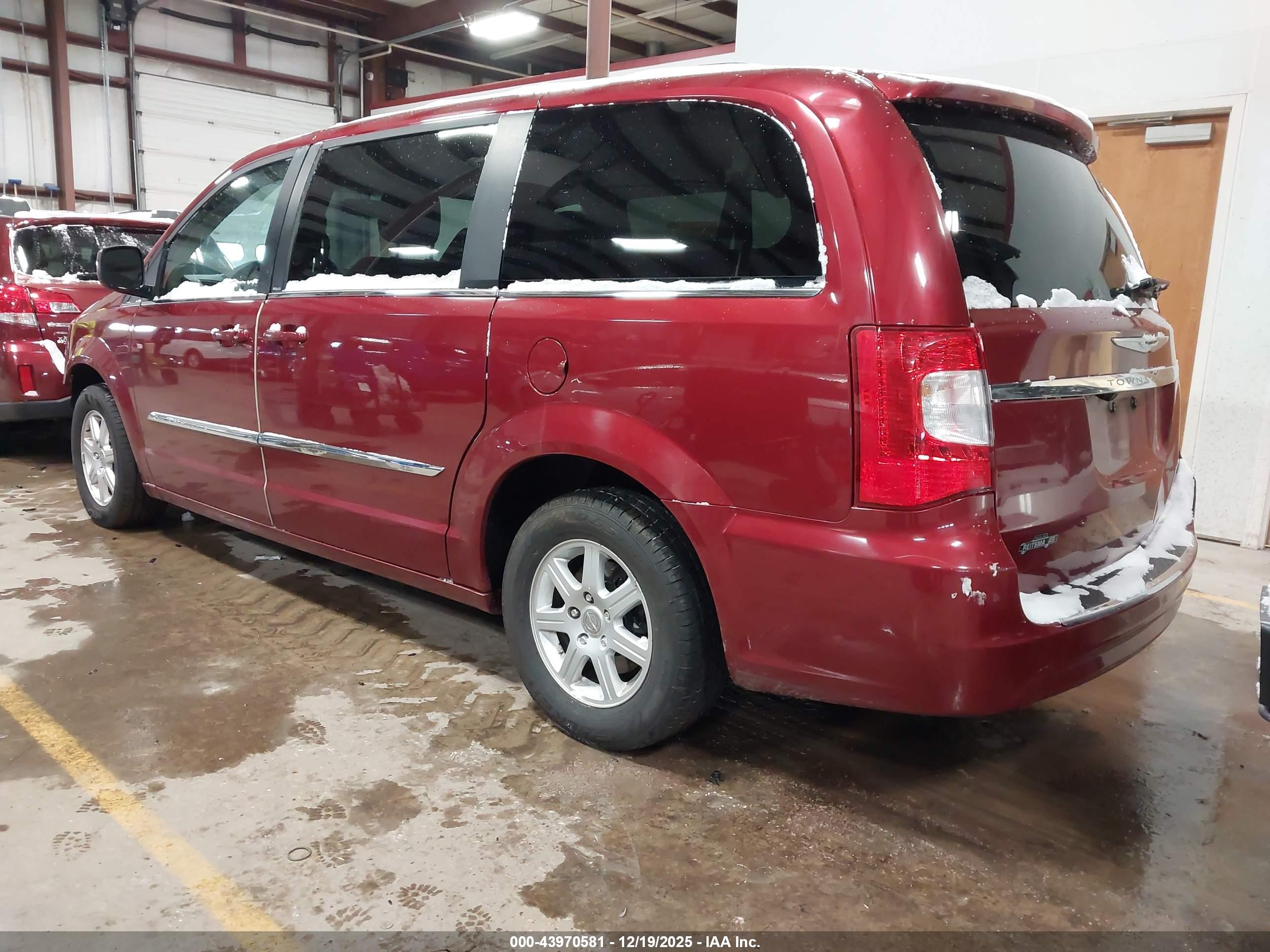 CHRYSLER TOWN image 3