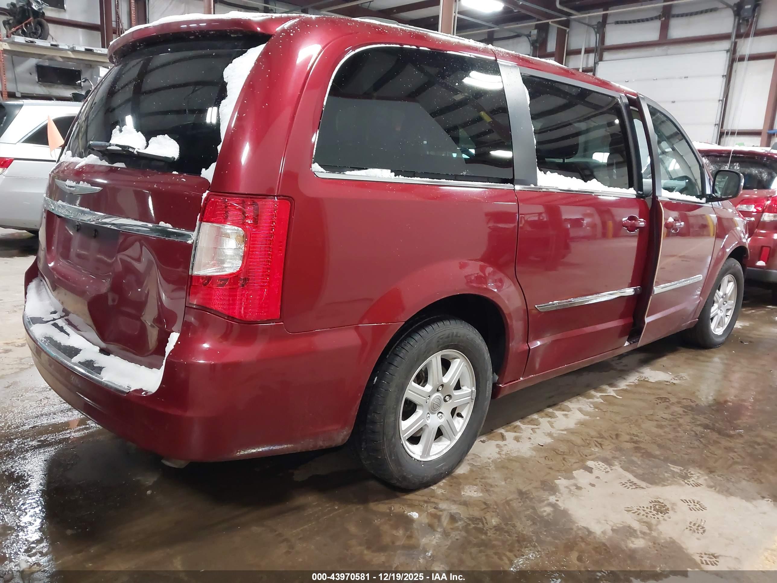 CHRYSLER TOWN image 4