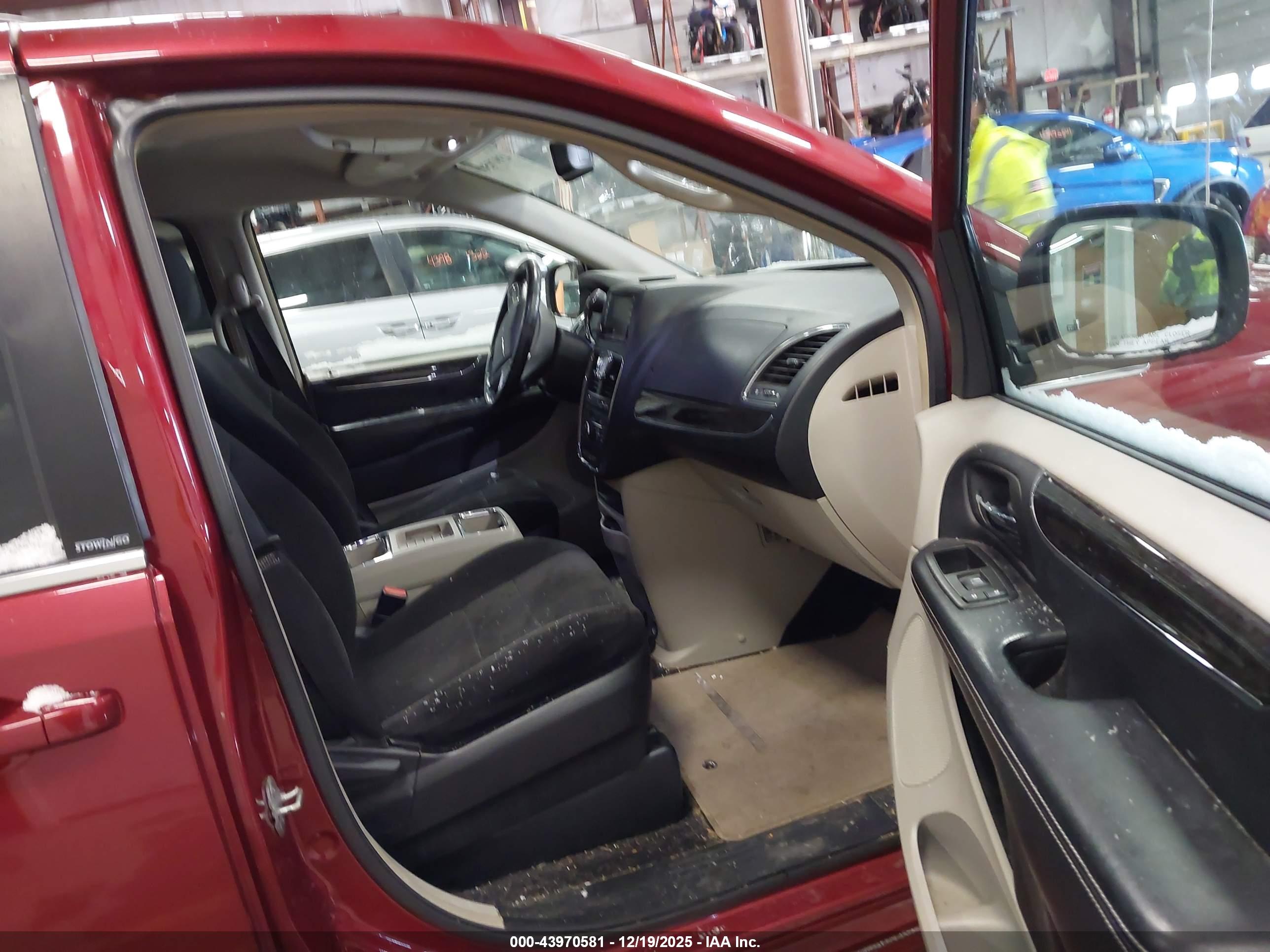 CHRYSLER TOWN image 5