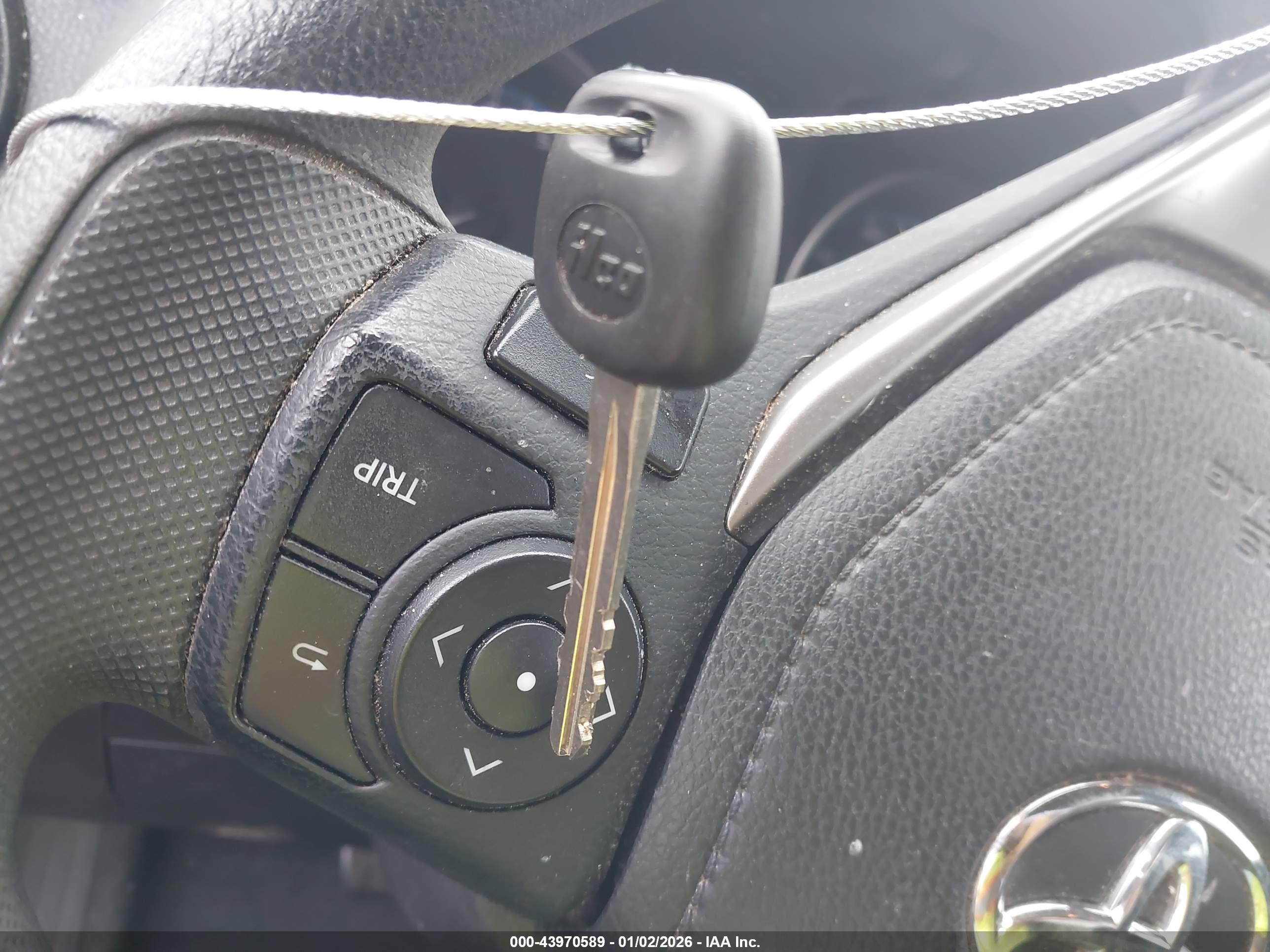 TOYOTA RAV4 image 11