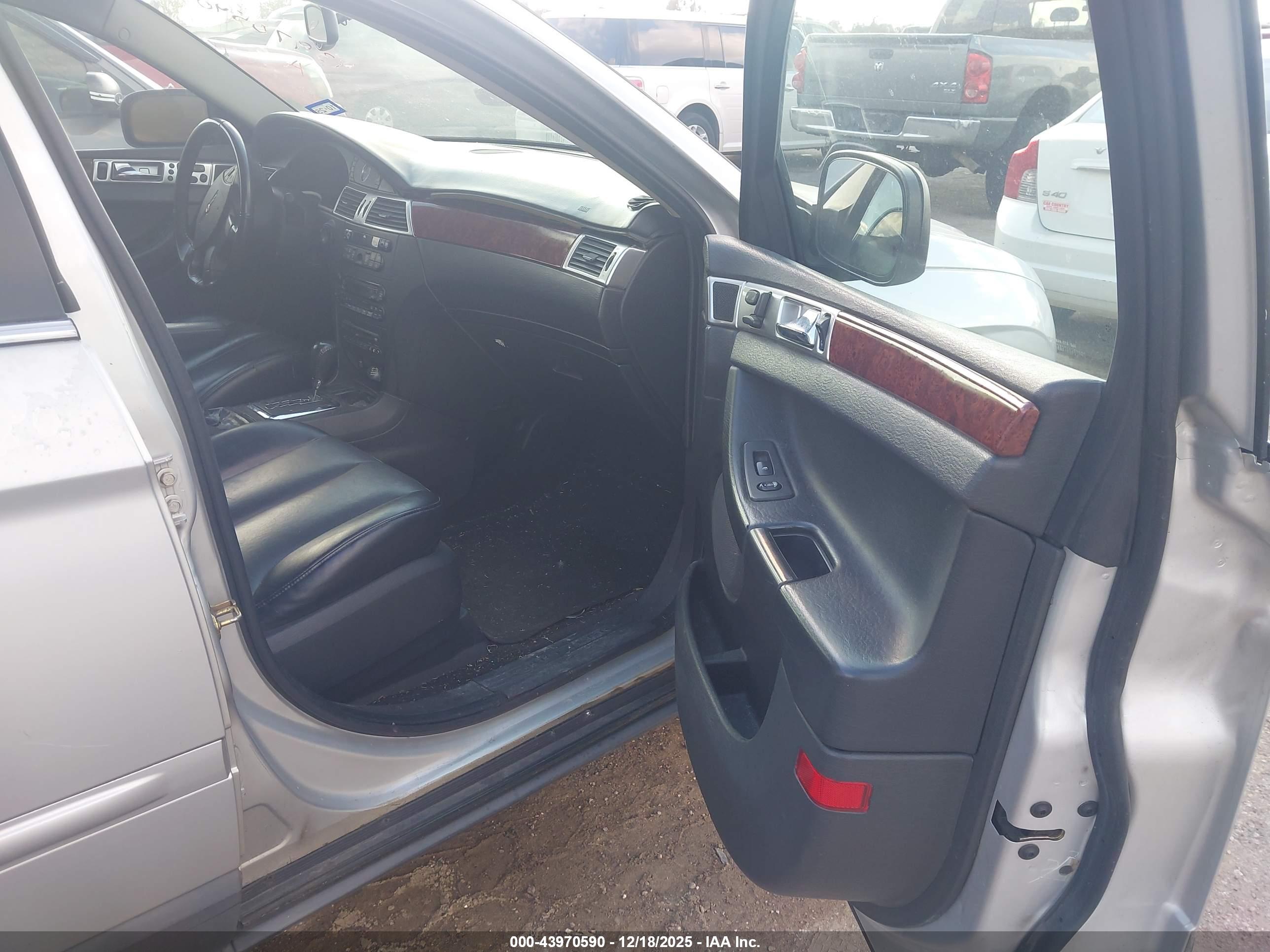CHRYSLER PACIFICA image 5
