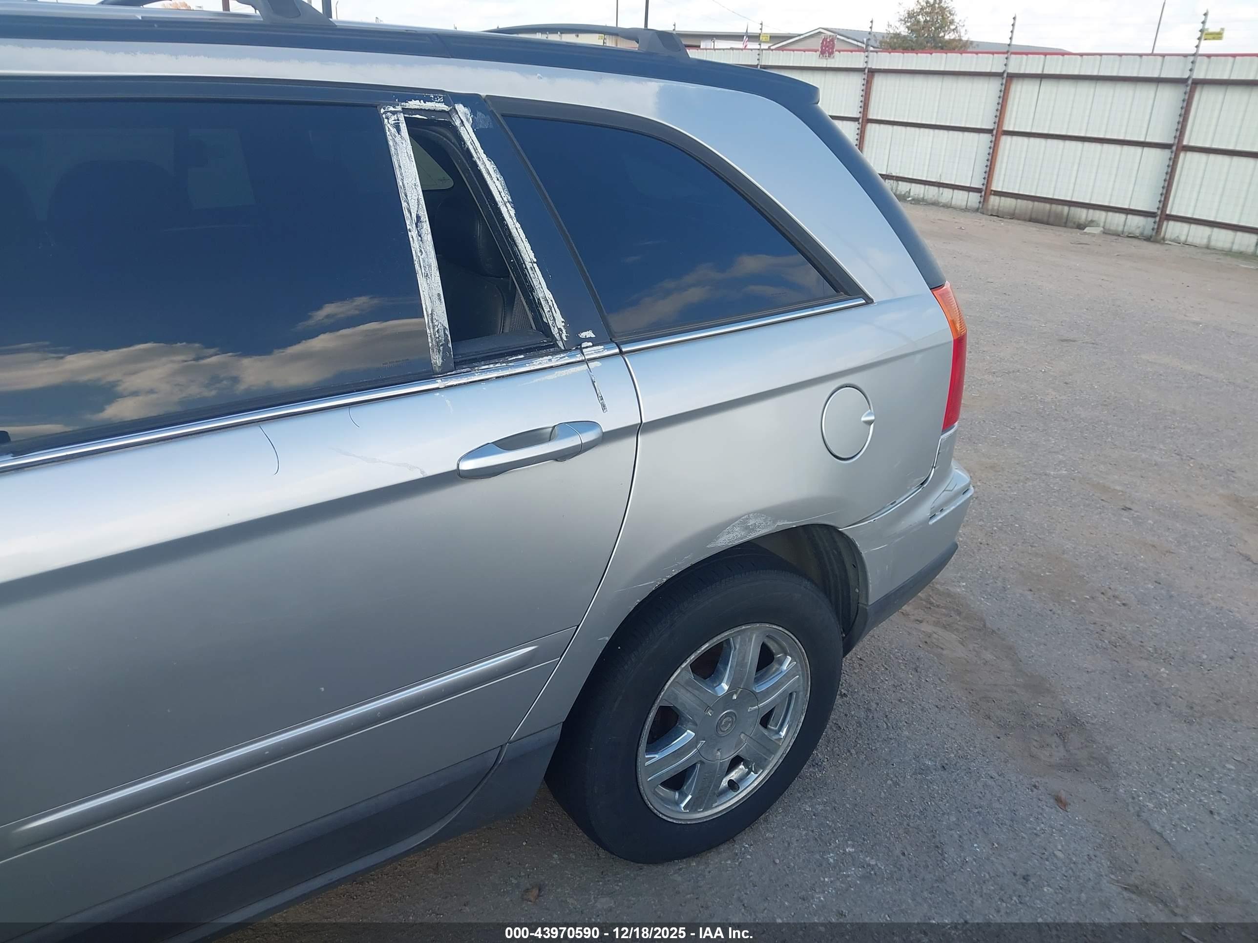 CHRYSLER PACIFICA image 6