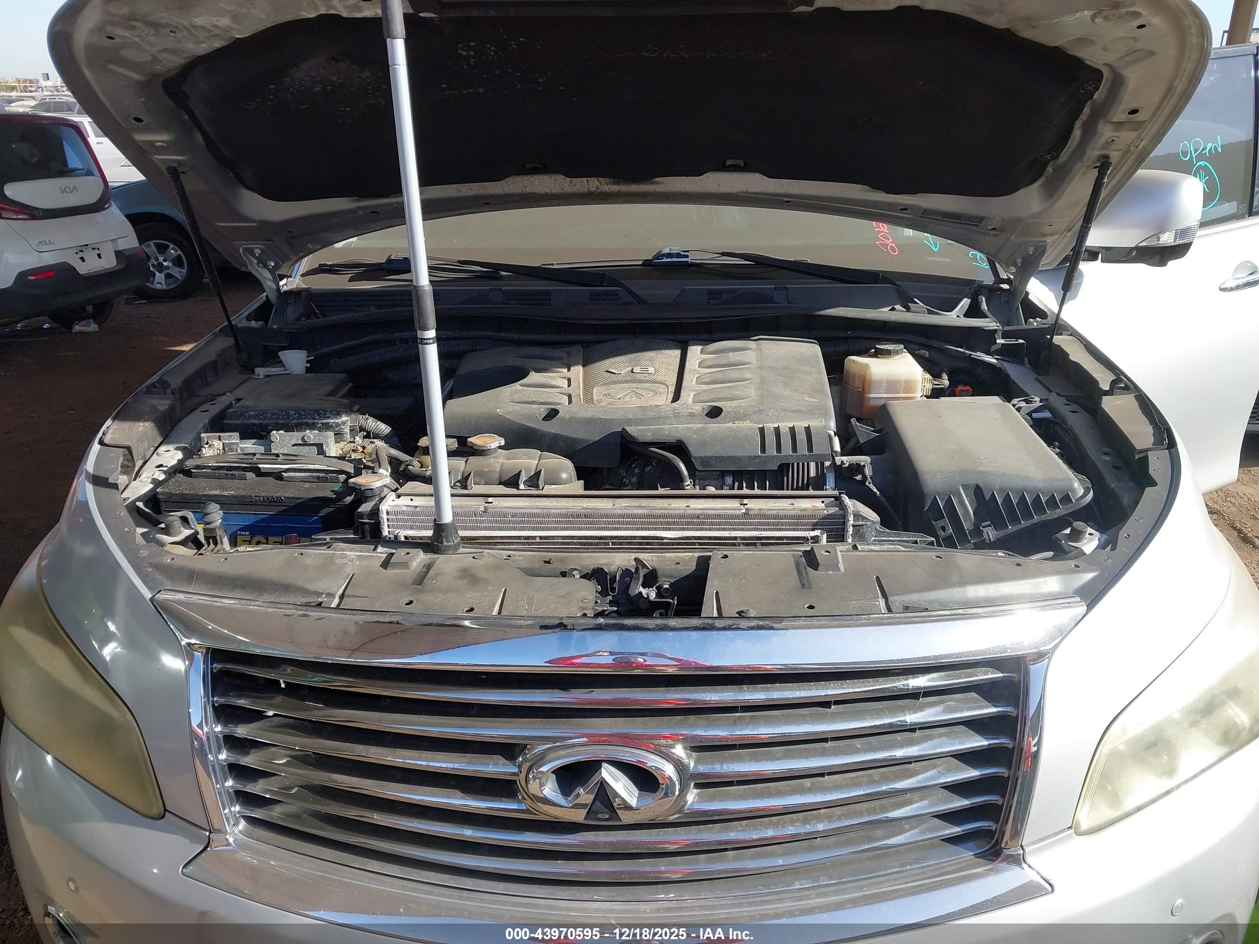 INFINITI QX56 image 10