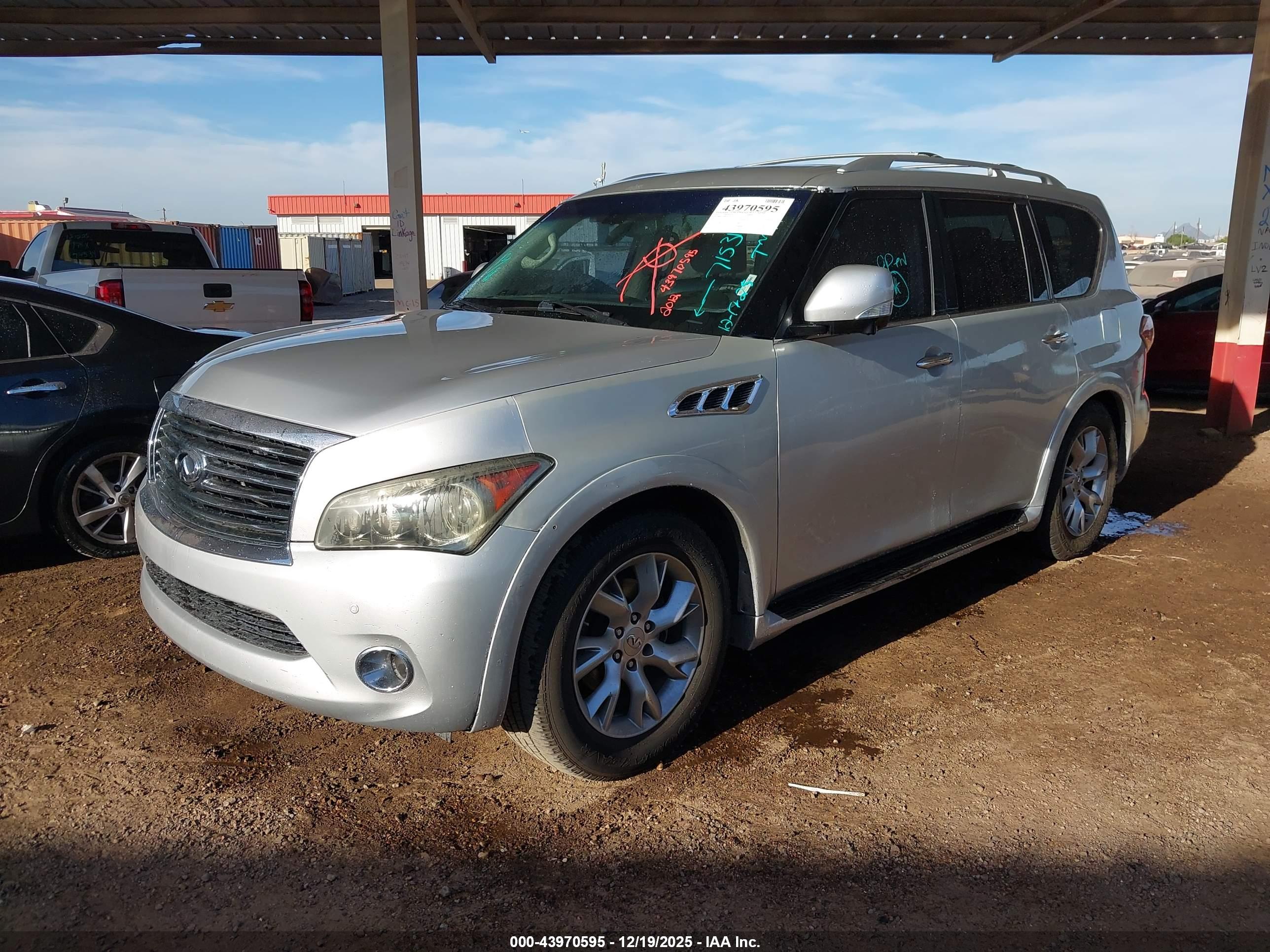 INFINITI QX56 image 2
