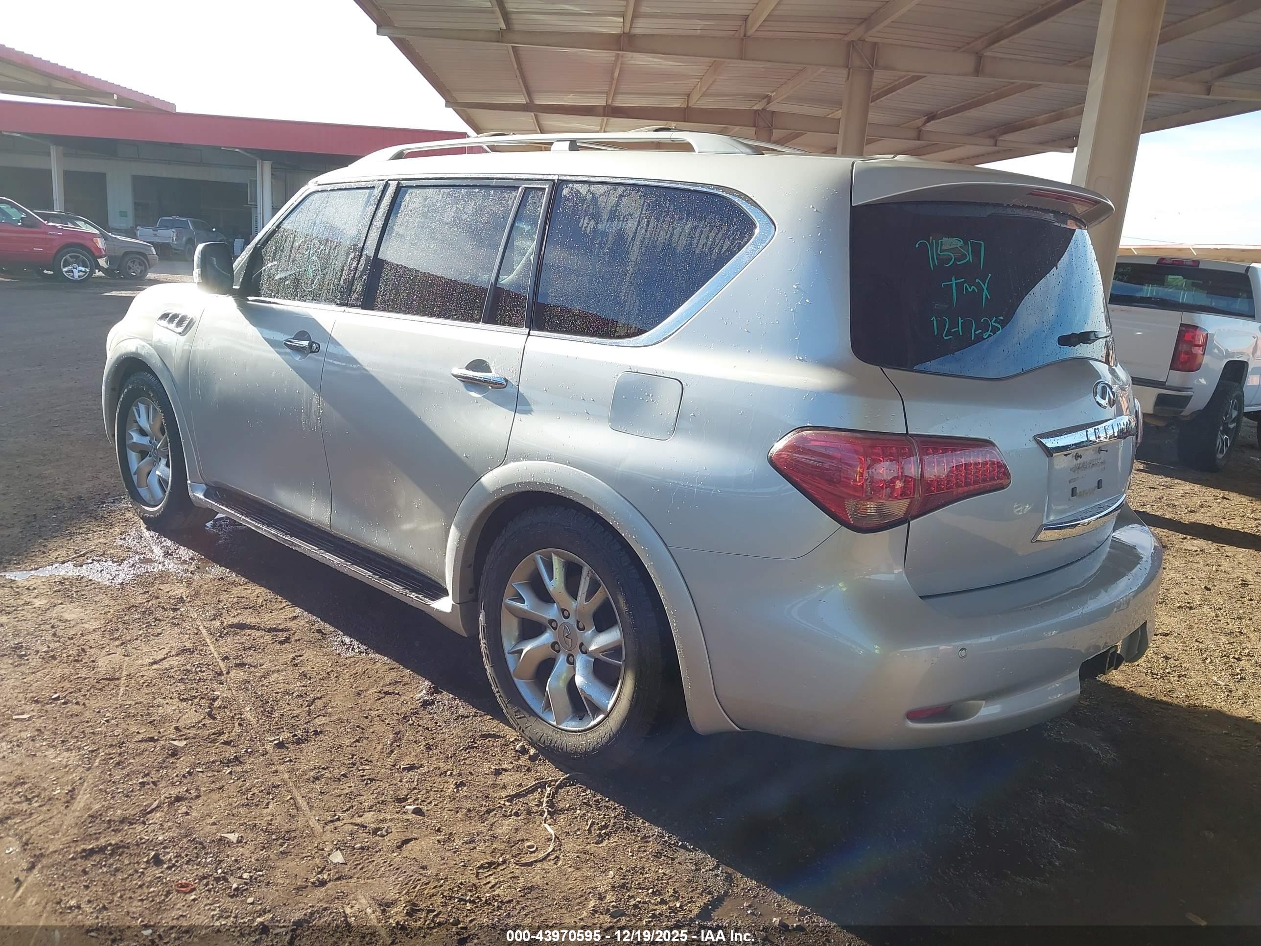 INFINITI QX56 image 3