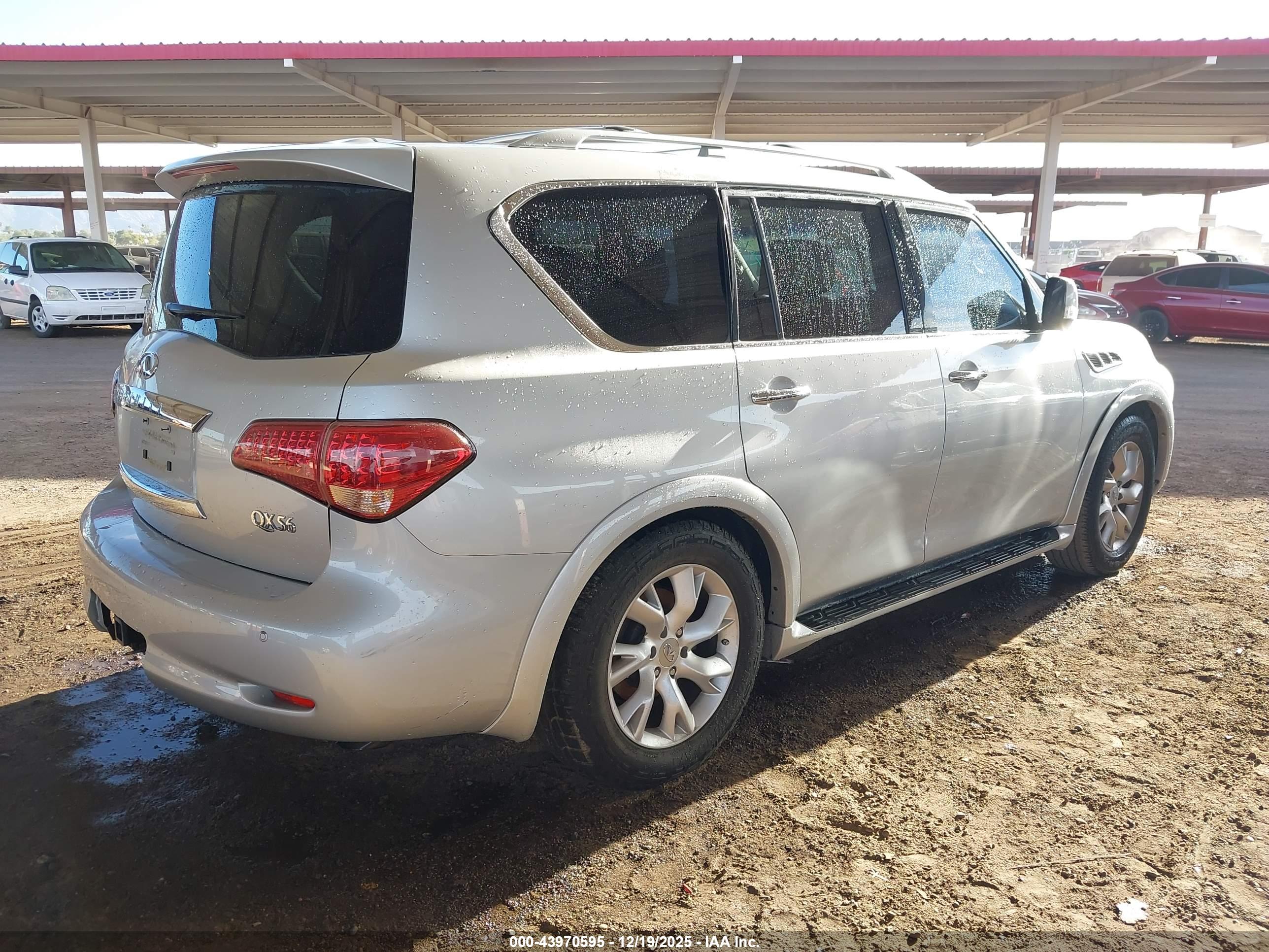 INFINITI QX56 image 4