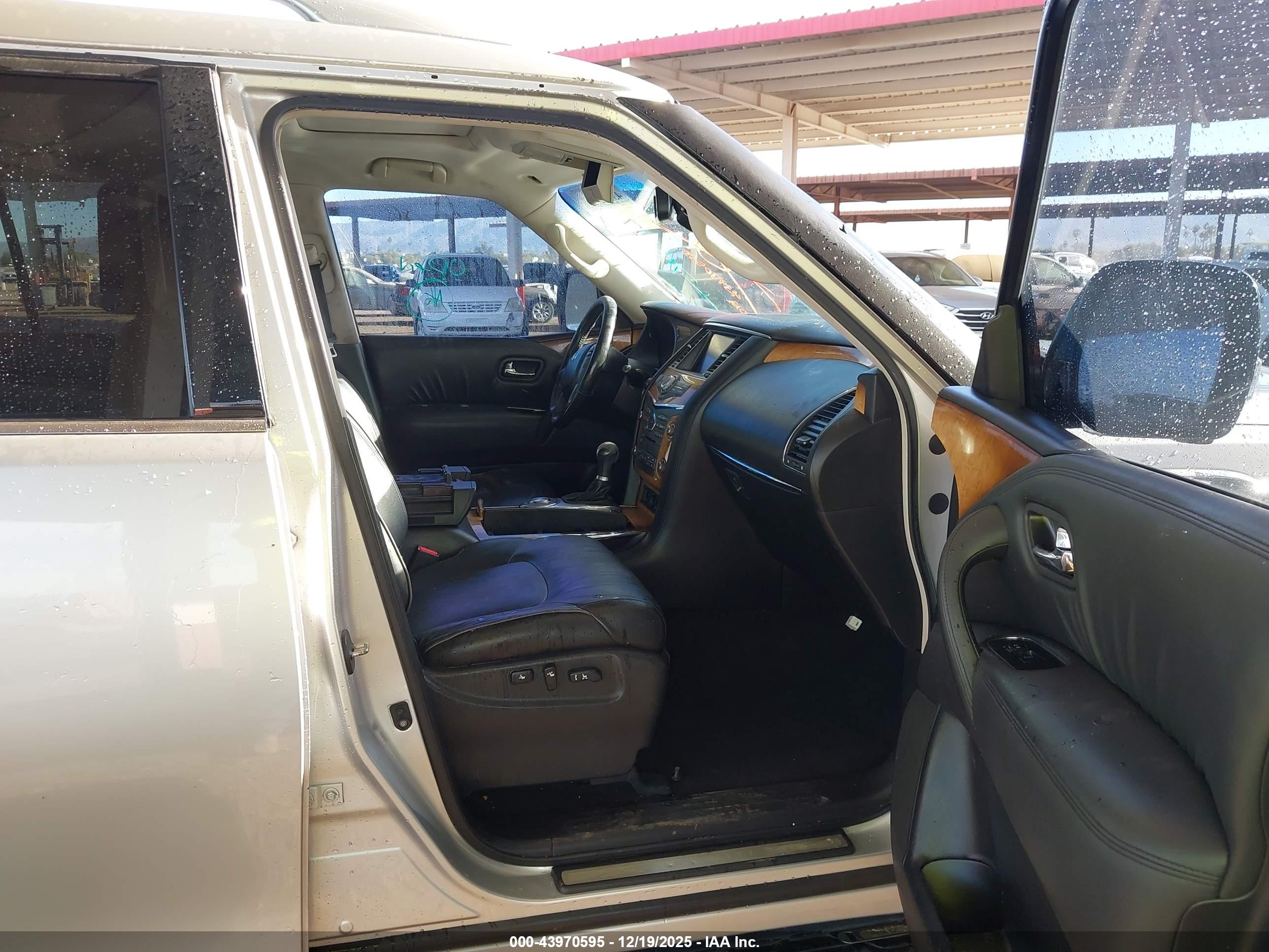 INFINITI QX56 image 5