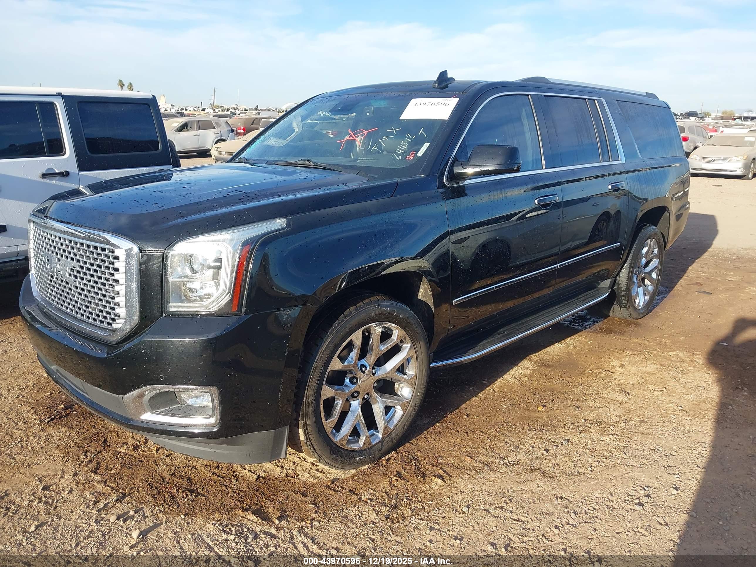 GMC YUKON image 2