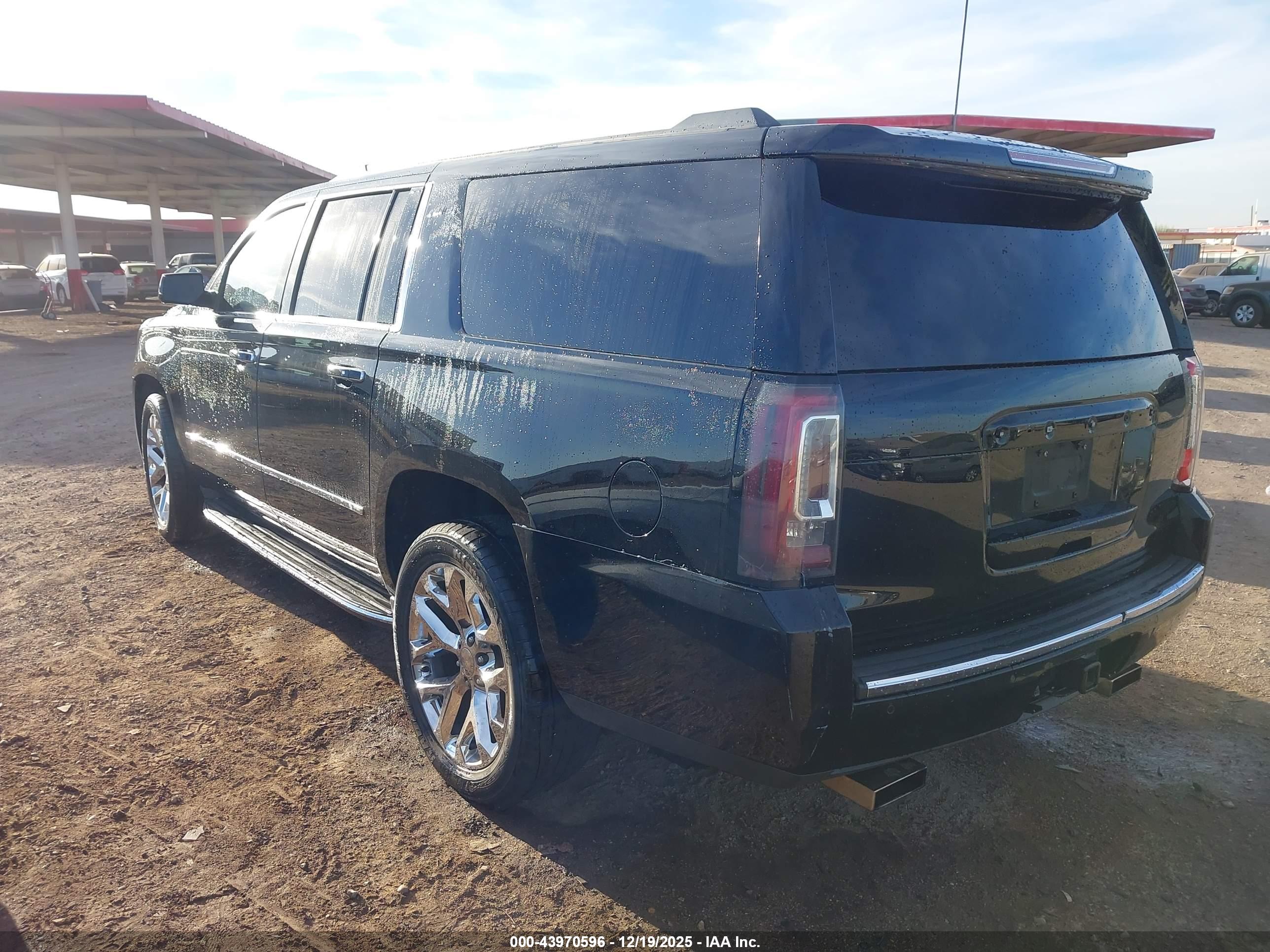 GMC YUKON image 3