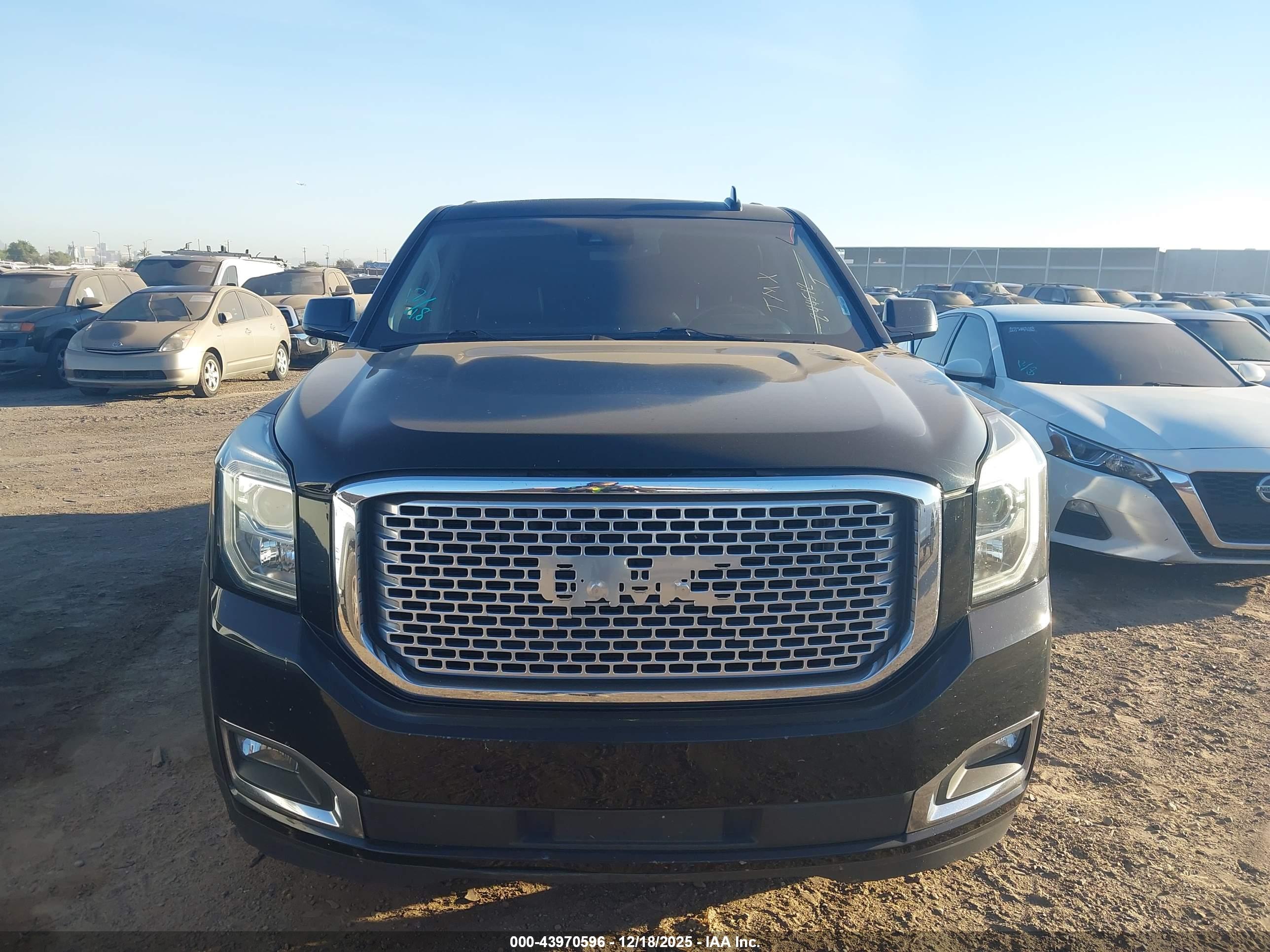 GMC YUKON image 6