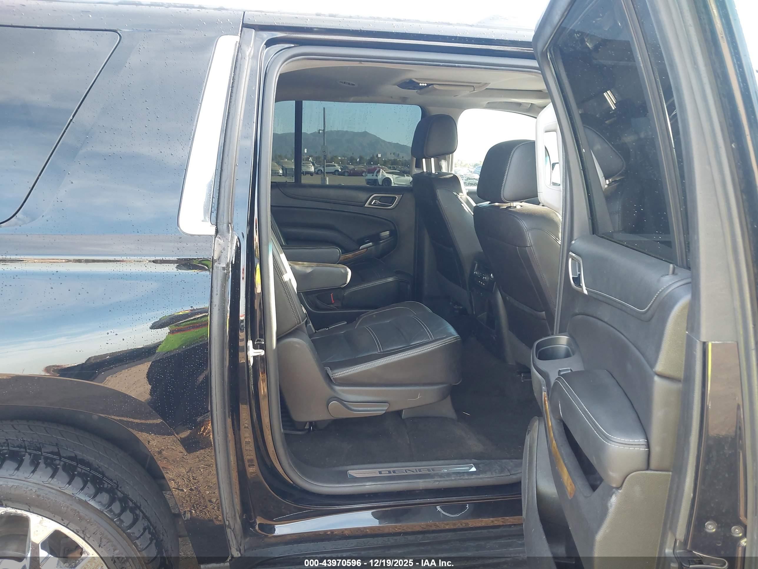 GMC YUKON image 8