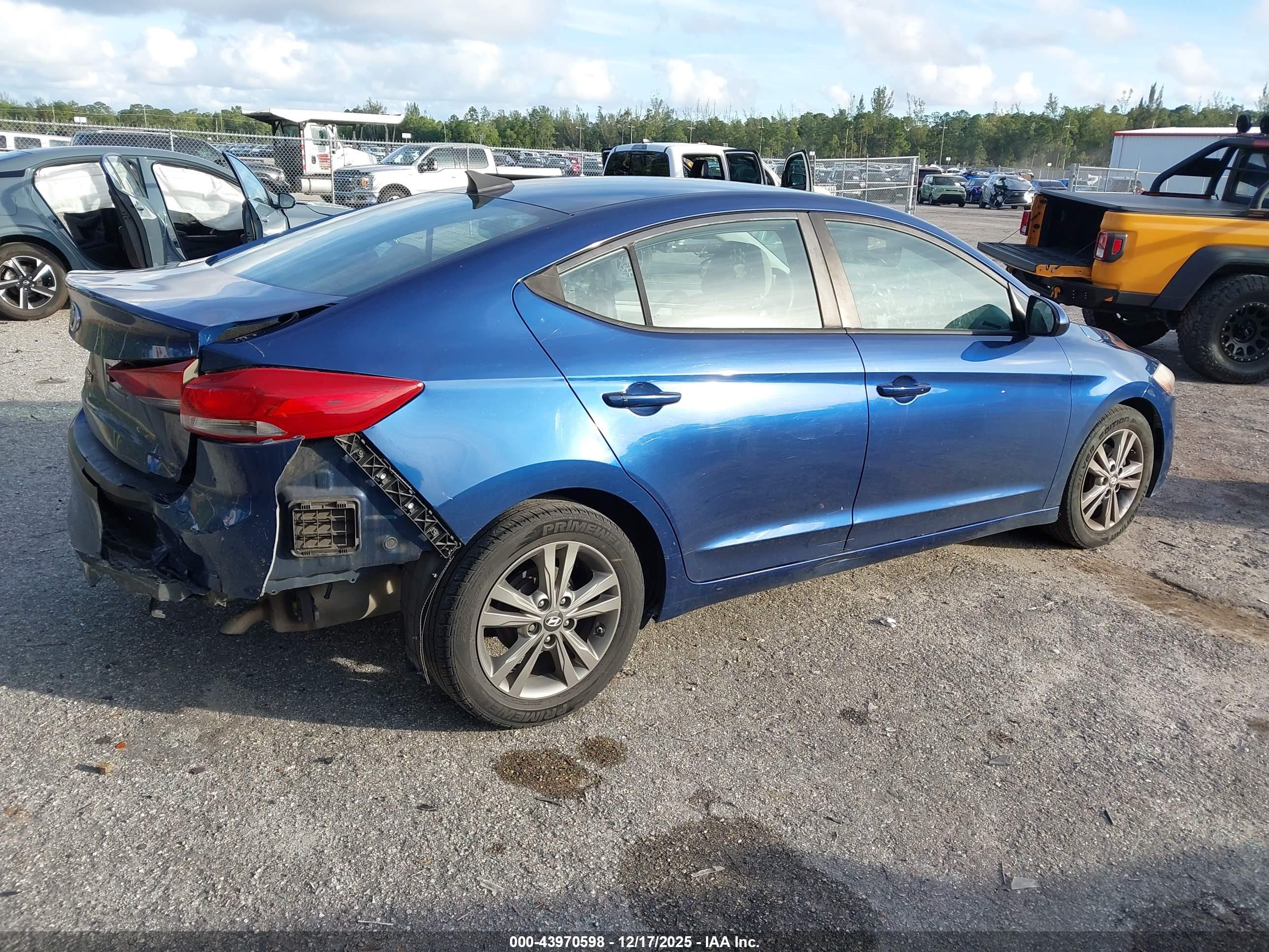 HYUNDAI ELANTRA image 4