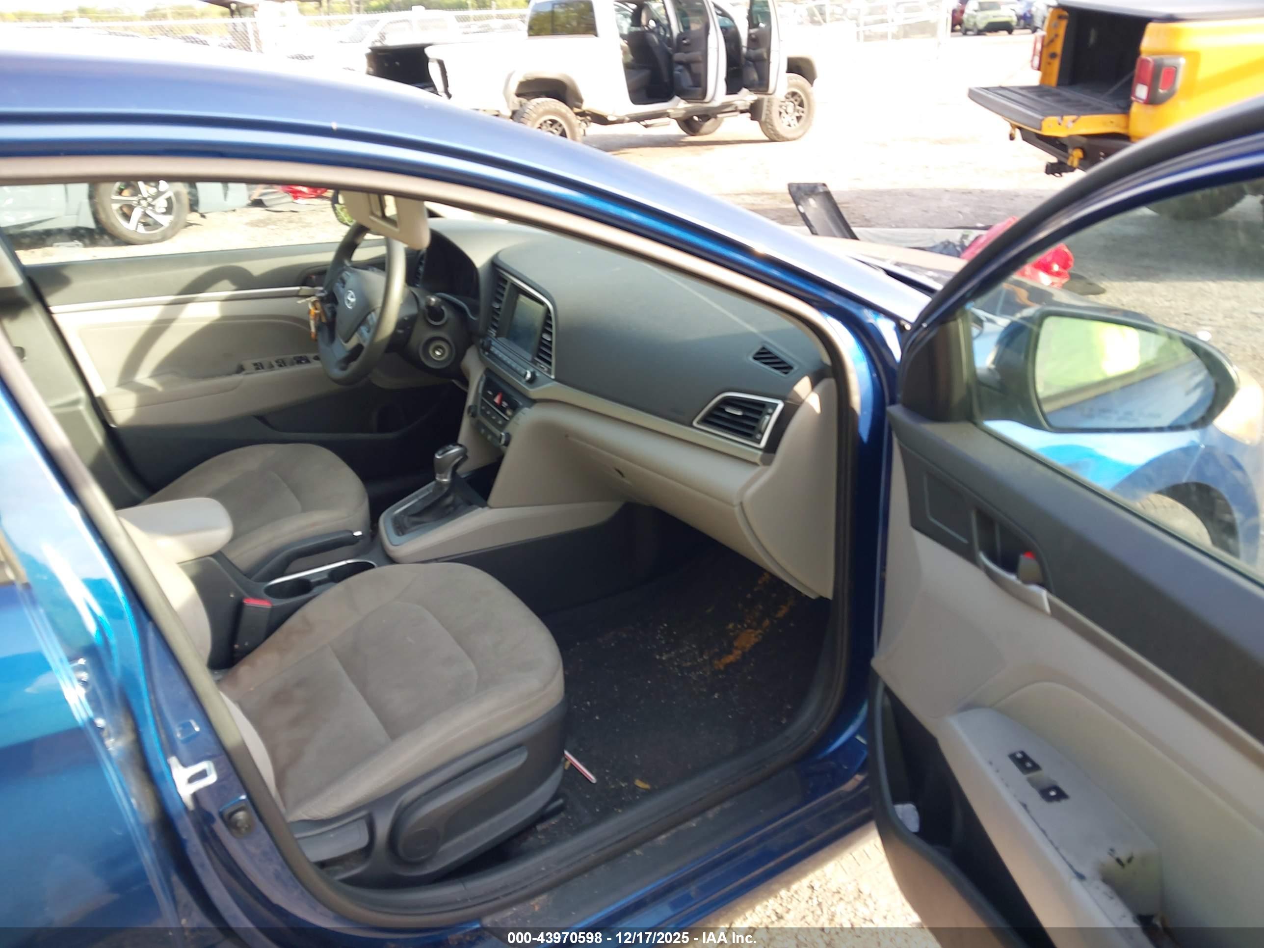 HYUNDAI ELANTRA image 5