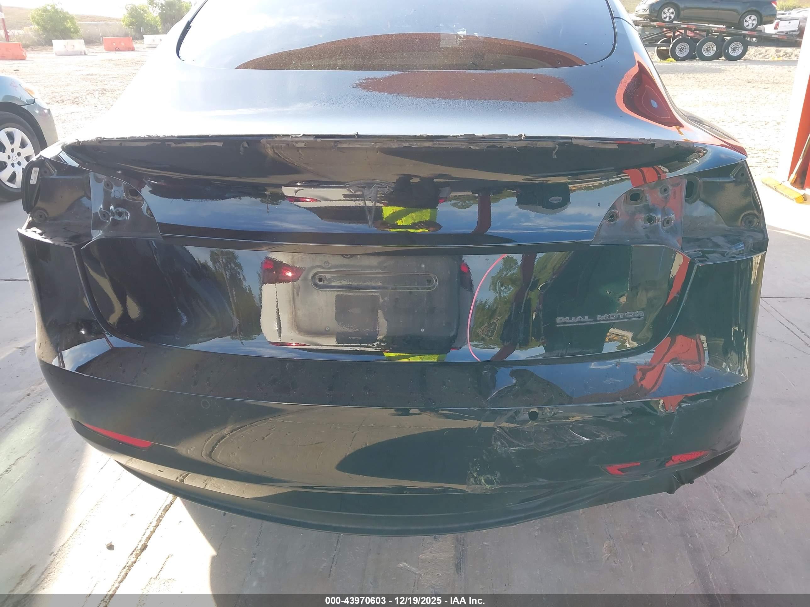 TESLA MODEL image 6